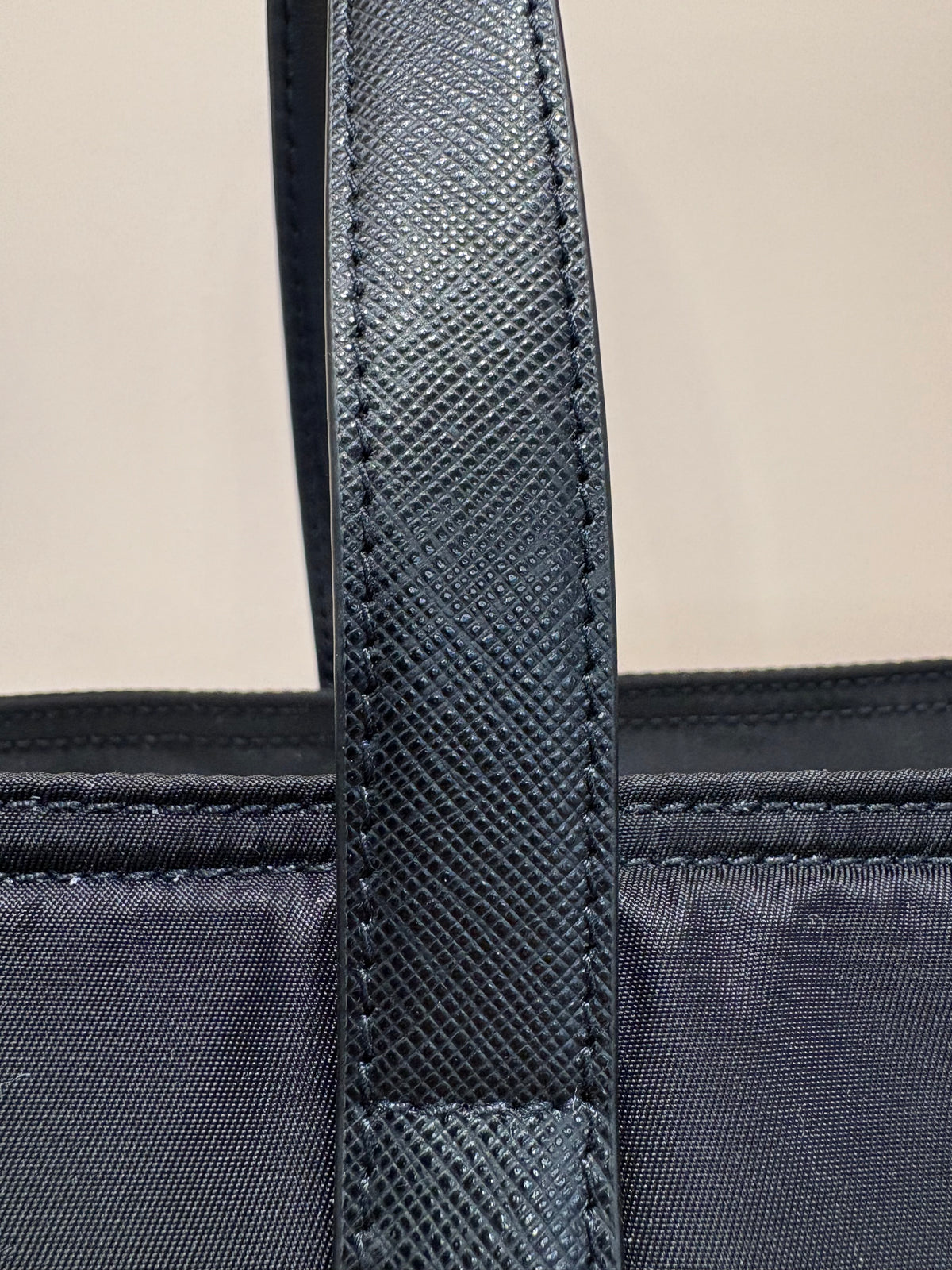 Prada Borsa Shopping  Re-Edition 1978 in Re-Nylon e Pelle Saffiano. Nuovo