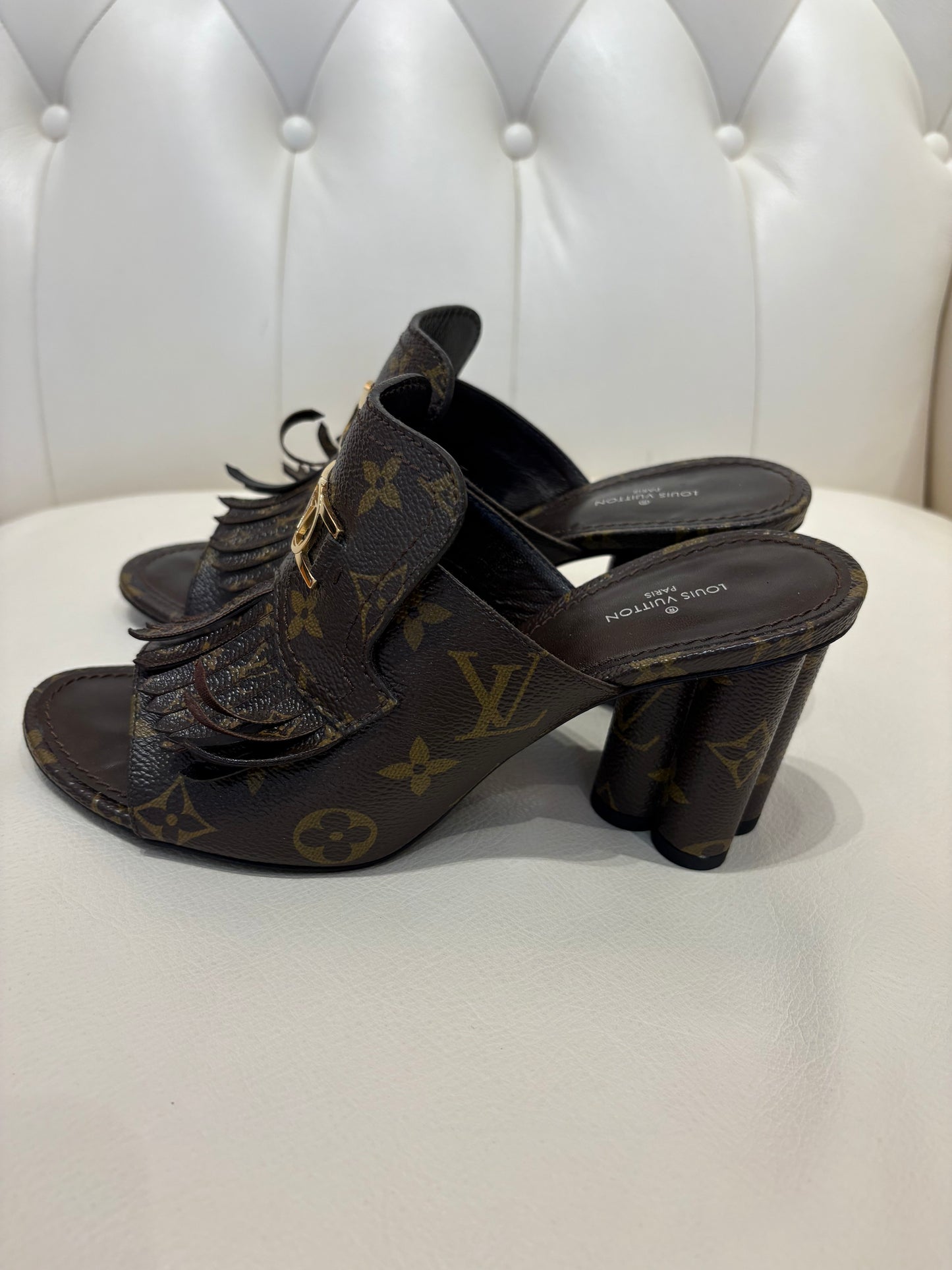 Louis Vuitton  sandali Isola   monogram 38