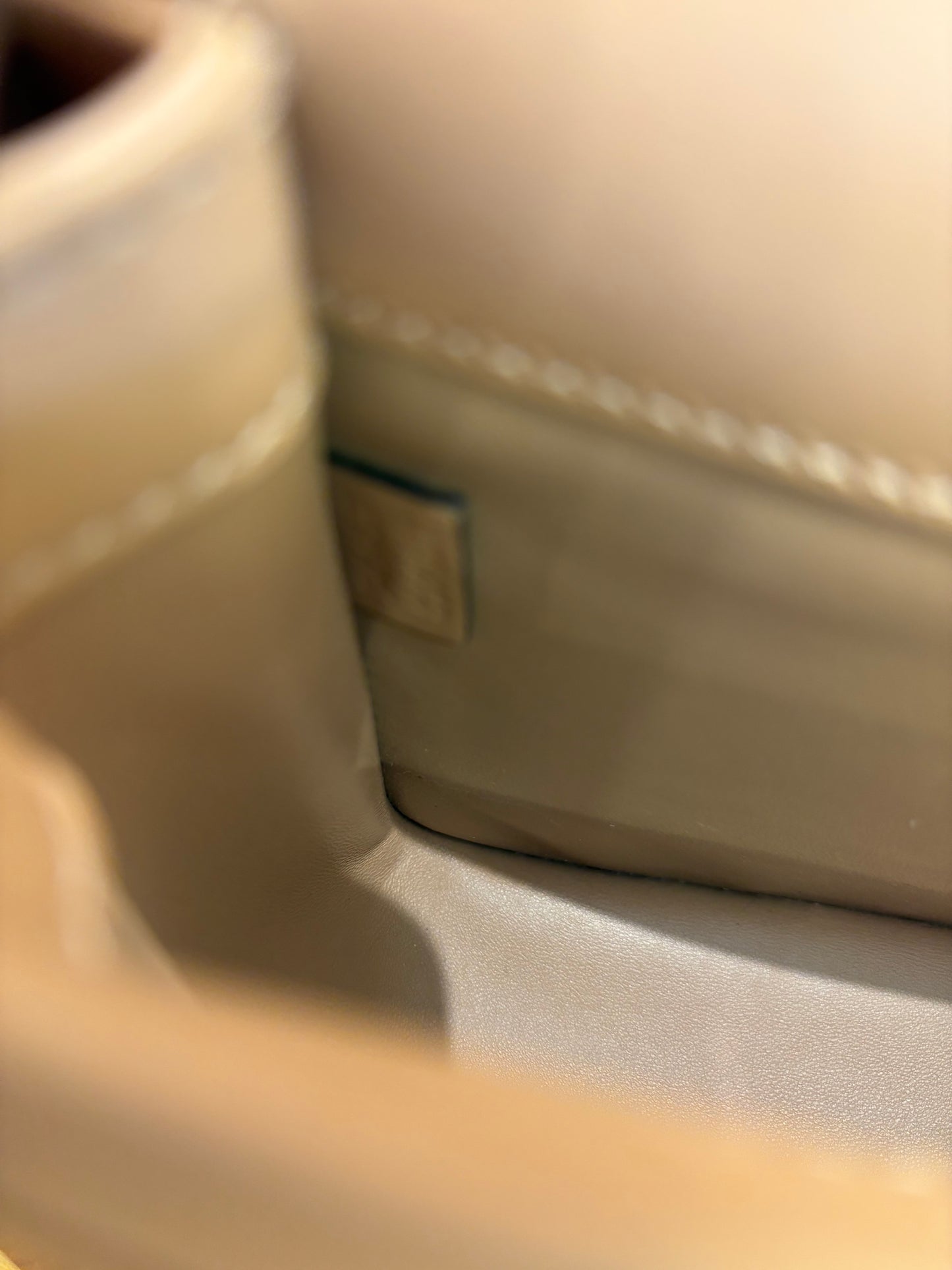 Borsa a Spalla Mini Gucci Deco in Pelle Matelassé Rose Beige