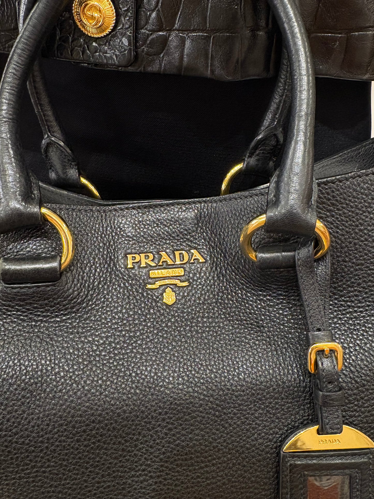 Prada borsa tote in pelle nera martellata
