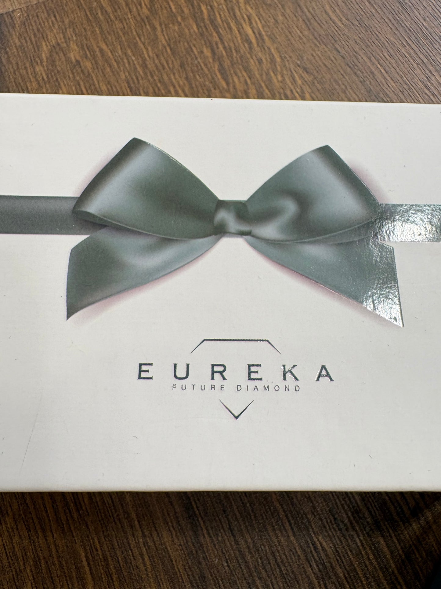 Eureka Future Diamond in Oro Bianco con Smeraldo 1,30 ct e Brillanti 0,30 ct
