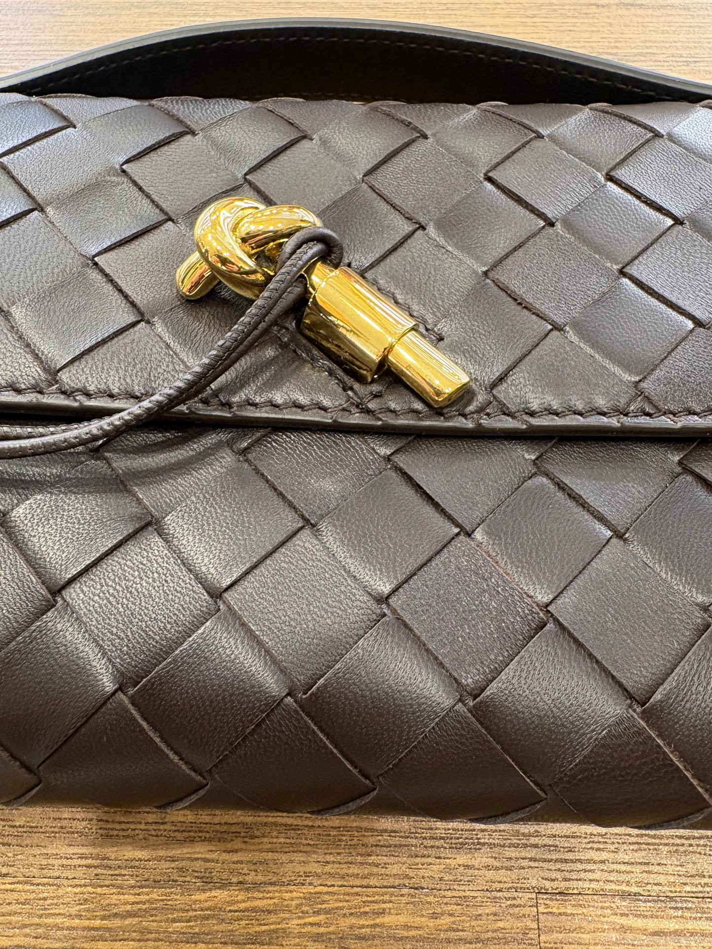 Bottega Veneta Andiamo clutch (fondant). Nuovo