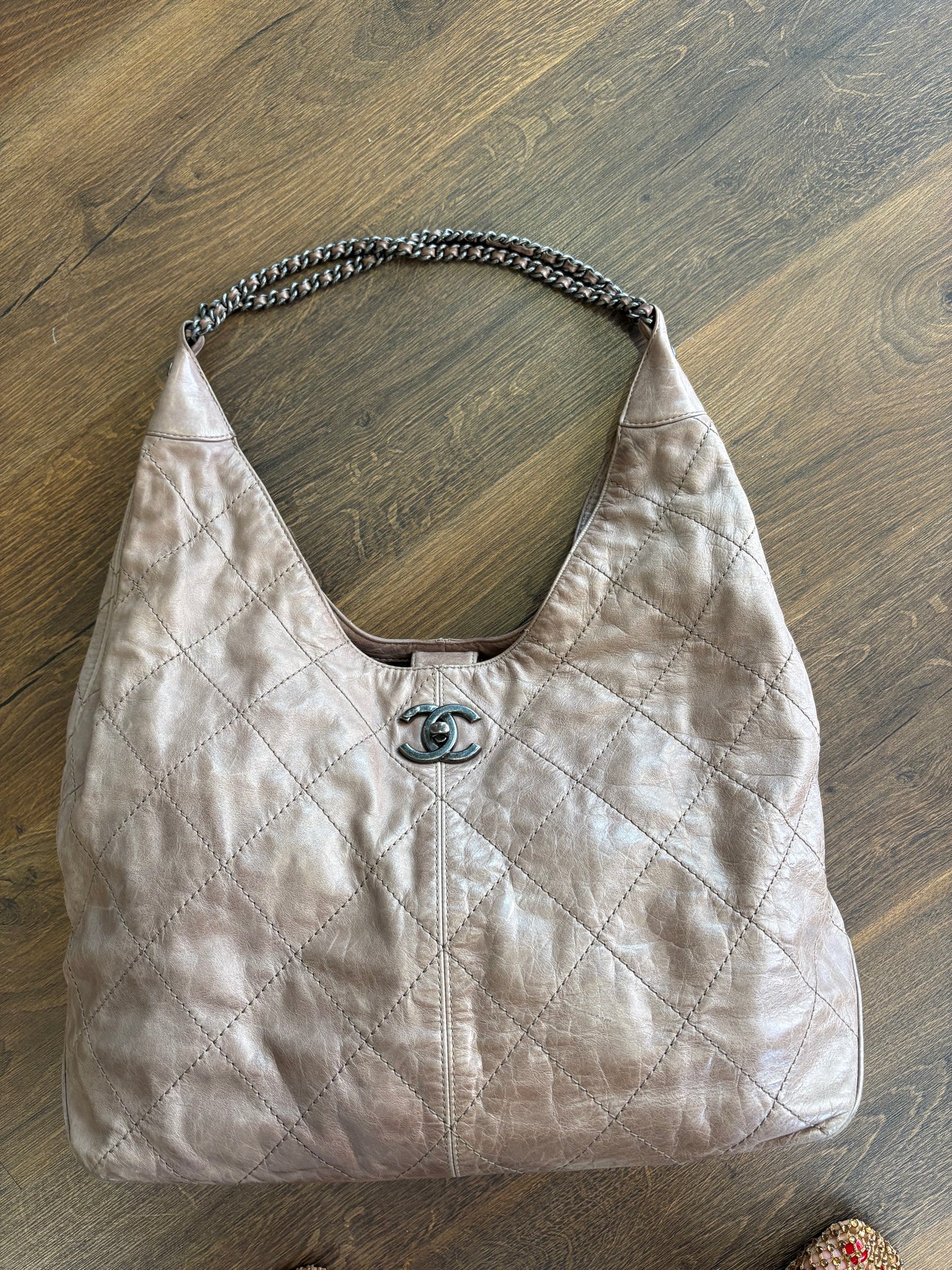 Chanel  Coco Supple Hobo in pelle di vitello invecchiata trapuntata