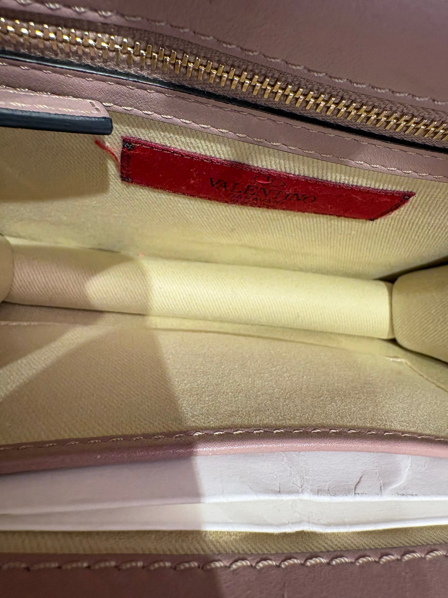 Valentino Garavani Borsa a tracolla  Glam Lock Medium in pelle rosa malva con borchie Rockstud