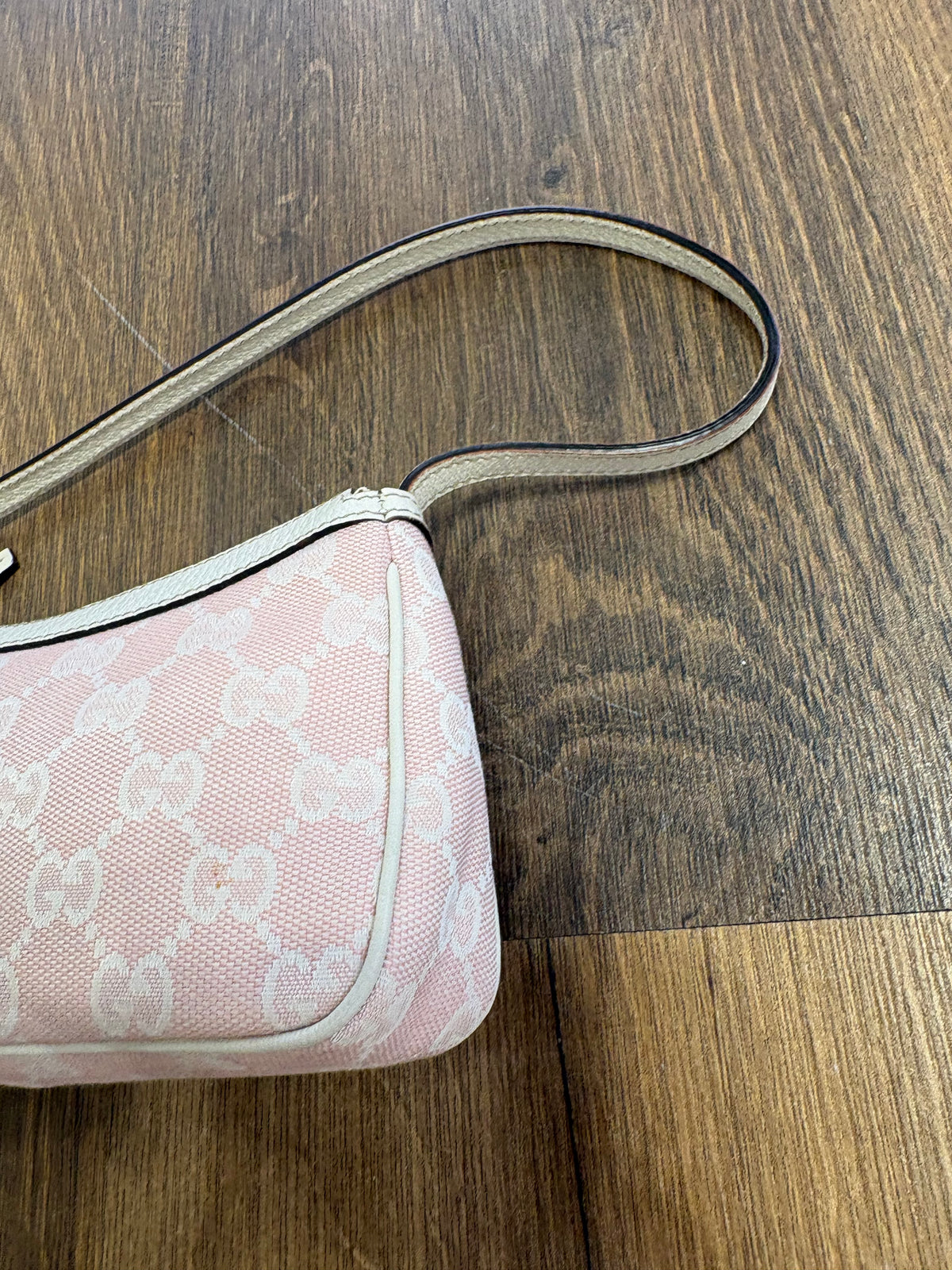 Gucci Mini Borsa a Spalla Boat Pochette Vintage in Tela GG Canvas Rosa e Pelle Bianca