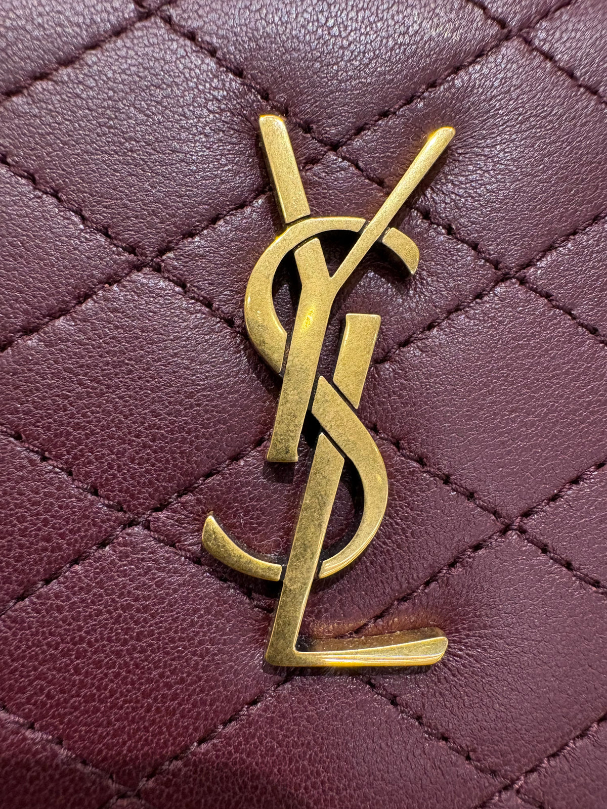 Saint Laurent Gaby Vanity Rouge Cabernet. Nuovo