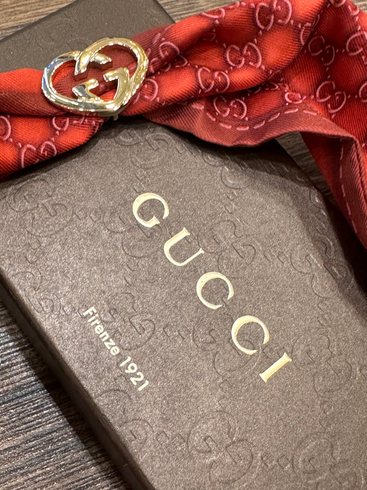 Gucci bandeau in seta cuore oro chiaro