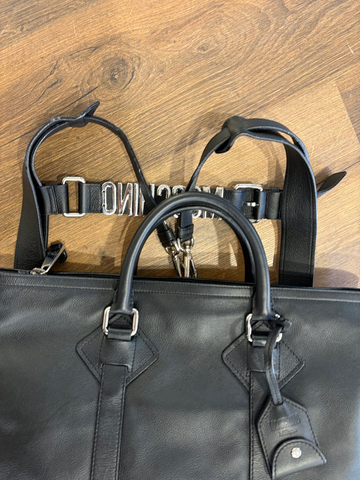 Moschino Maxi Borsa / Zaino Convertibile in Pelle Martellata con Lettering Logo