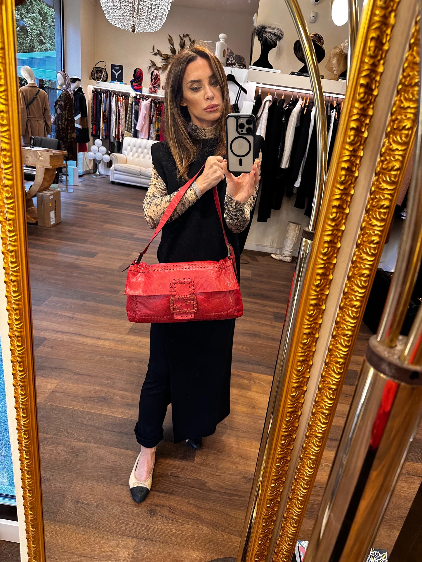 Fendi maxi baguette in pelle rossa , doppia tracolla