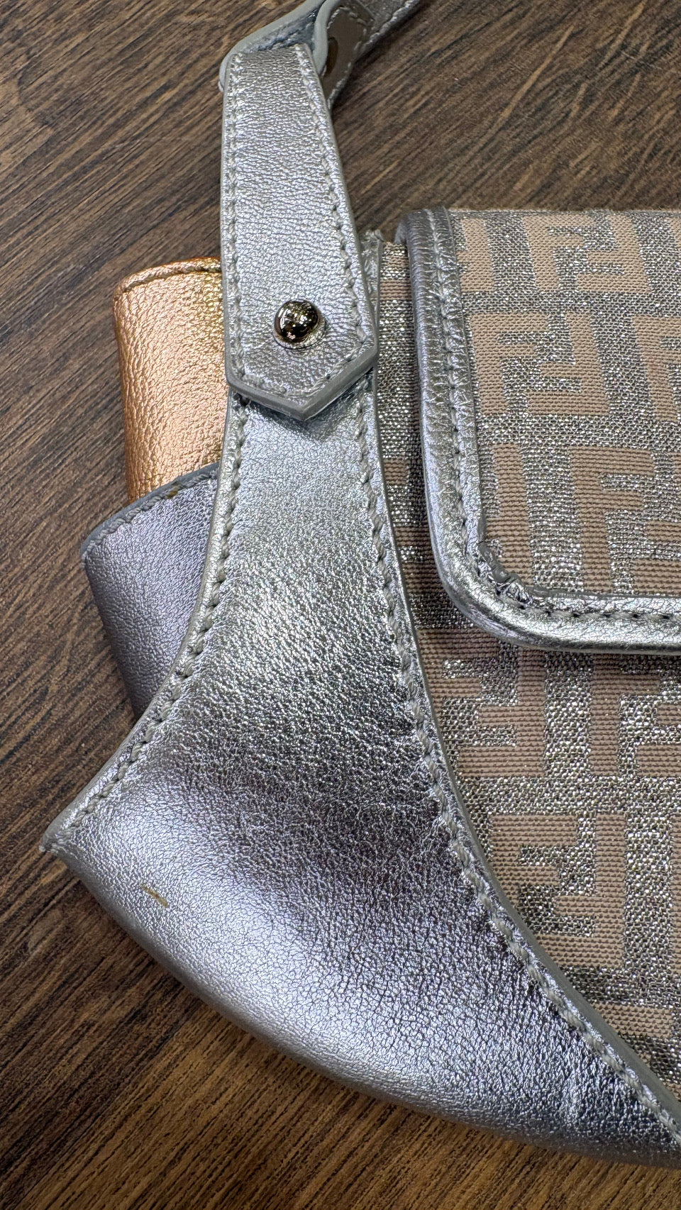 Fendi borsa Tuc ( compilation Baguette ) in tela argento e pelle argento/oro