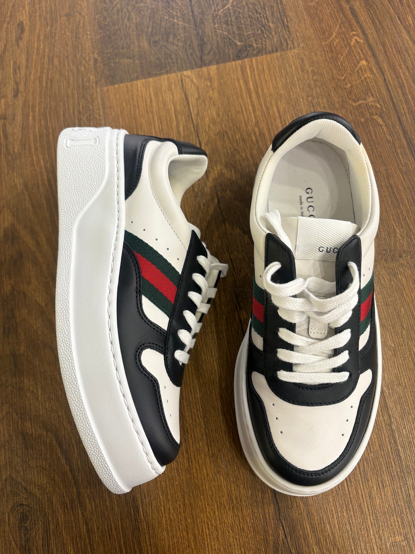 Sneakers Chunky B Gucci in Pelle Bicolore Bianca e Nera con Nastro Web 37. Nuovo