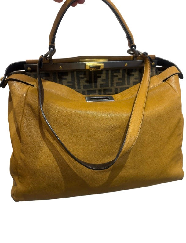 Fendi Peekaboo Large in Pelle Color Ocra con Interno Logo FF