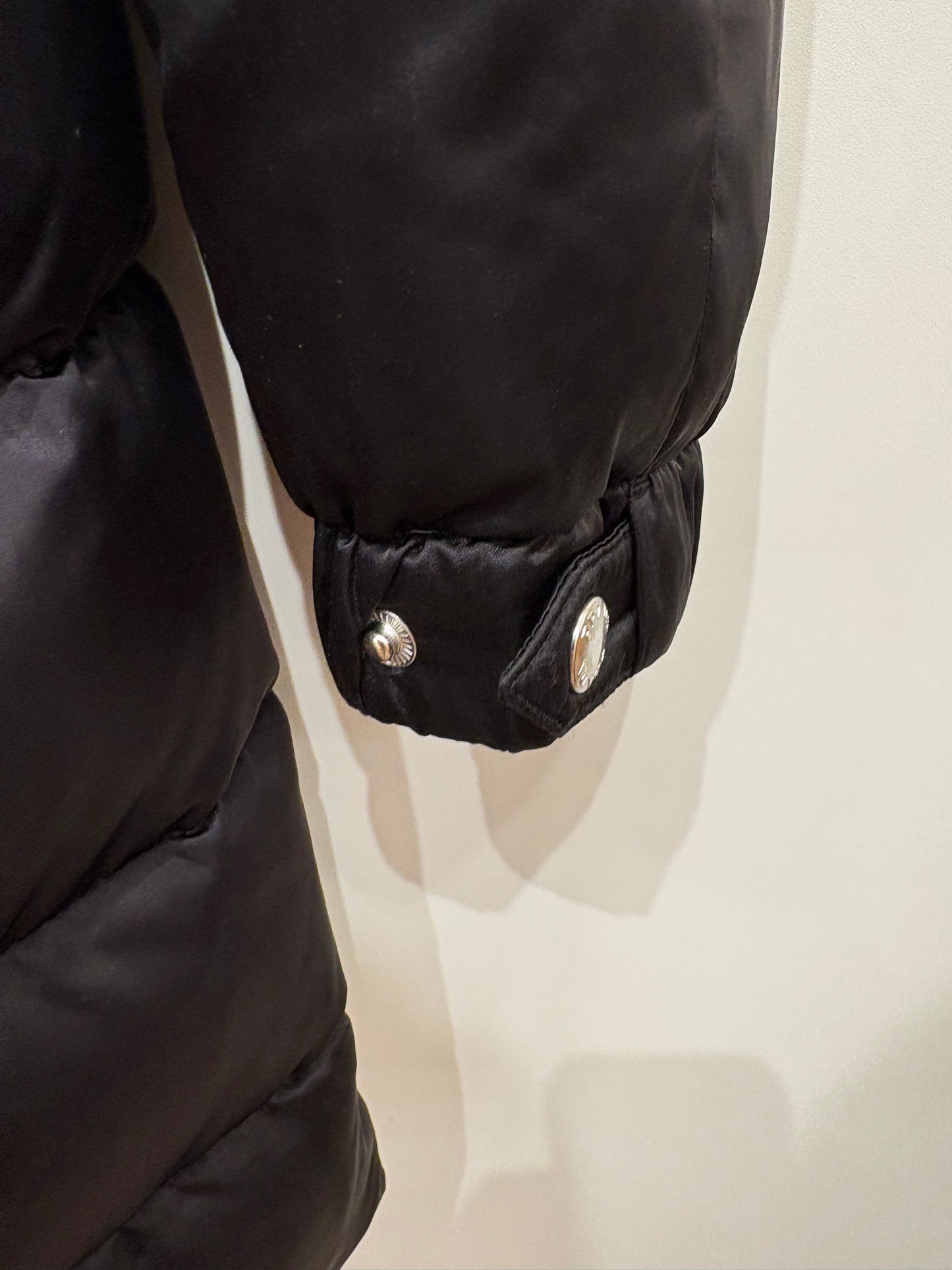 Prada piumino nero collo pelliccia e cappuccio tg42