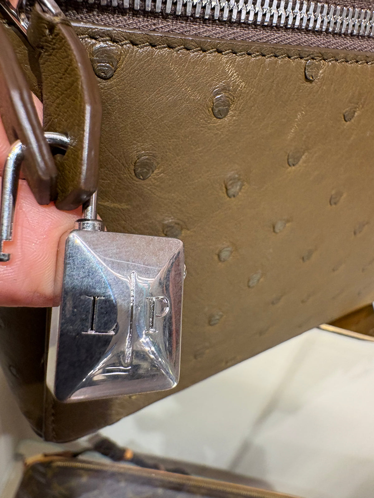 Loro Piana Extra Bag L27 in Pelle di Struzzo. Nuova