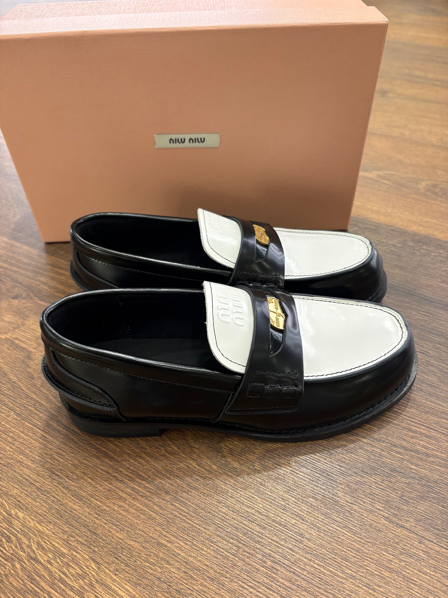 Miu Miu Mocassini Penny  in Pelle Spazzolata Bicolore Bianco e Nero N.37 (Nuovi con Box)