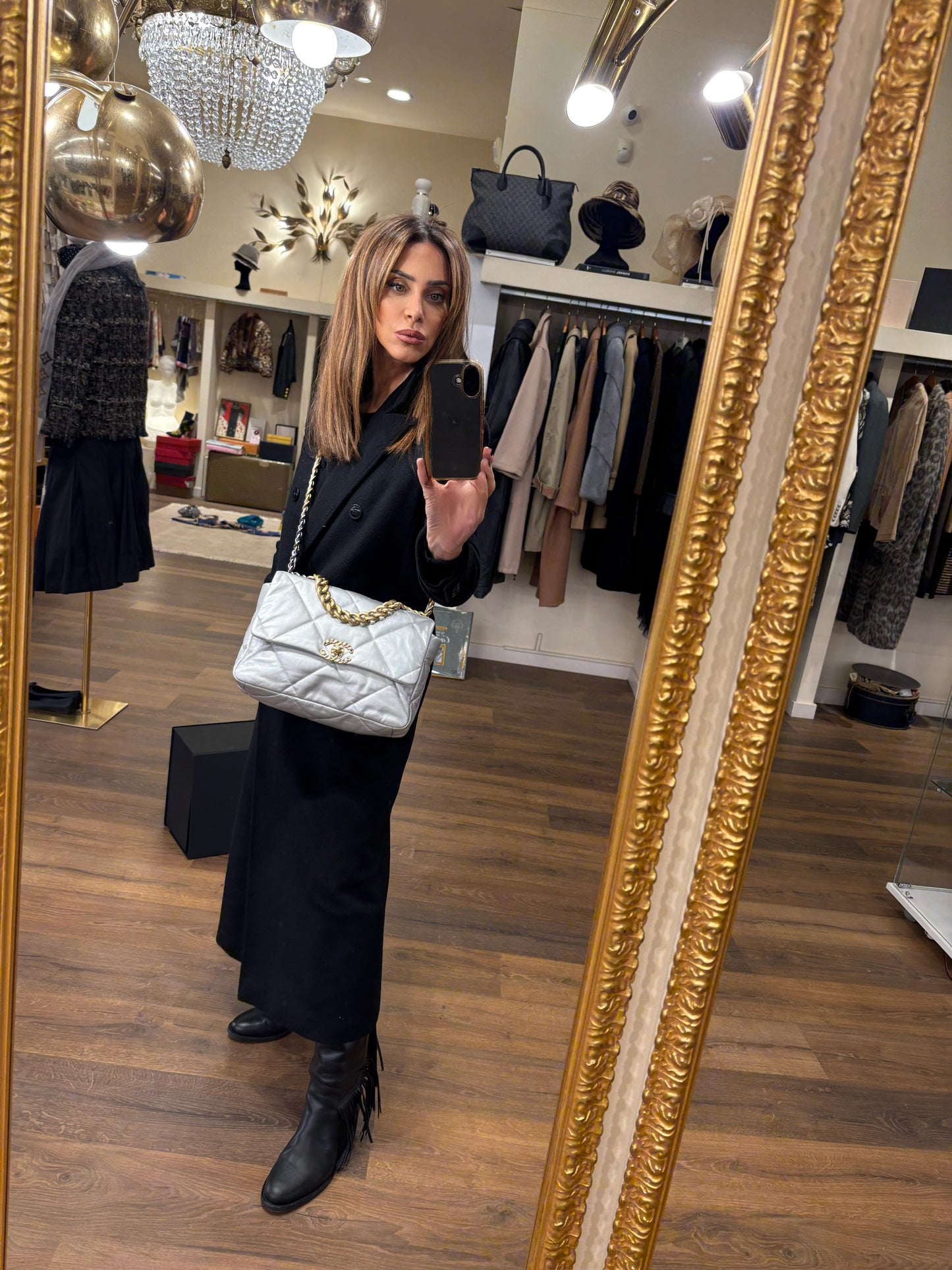 Chanel C19  media in pelle argento hw silver / gold