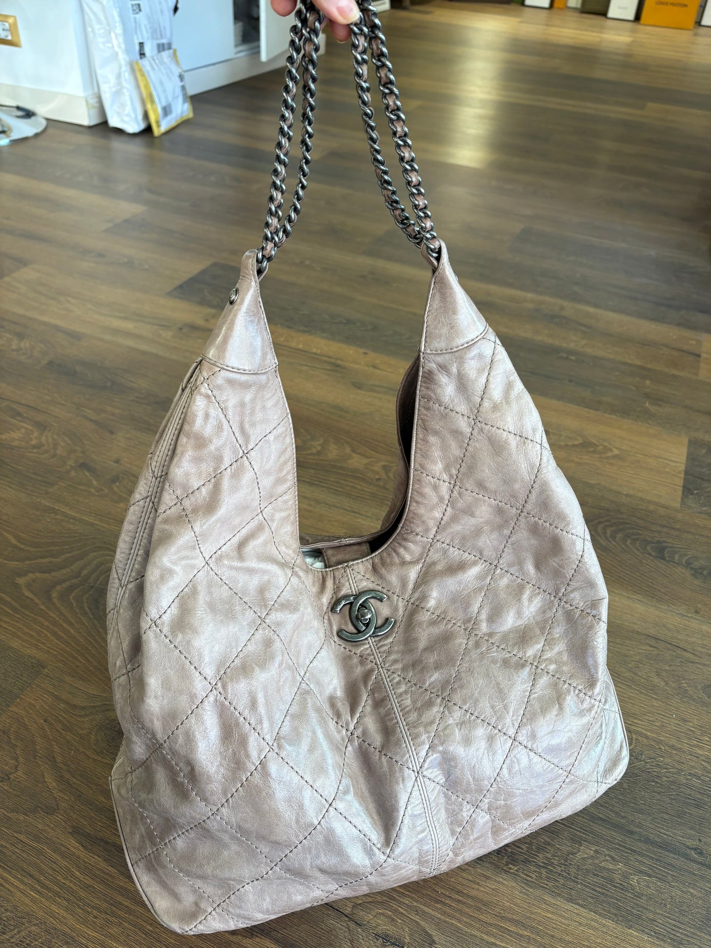 Chanel  Coco Supple Hobo in pelle di vitello invecchiata trapuntata