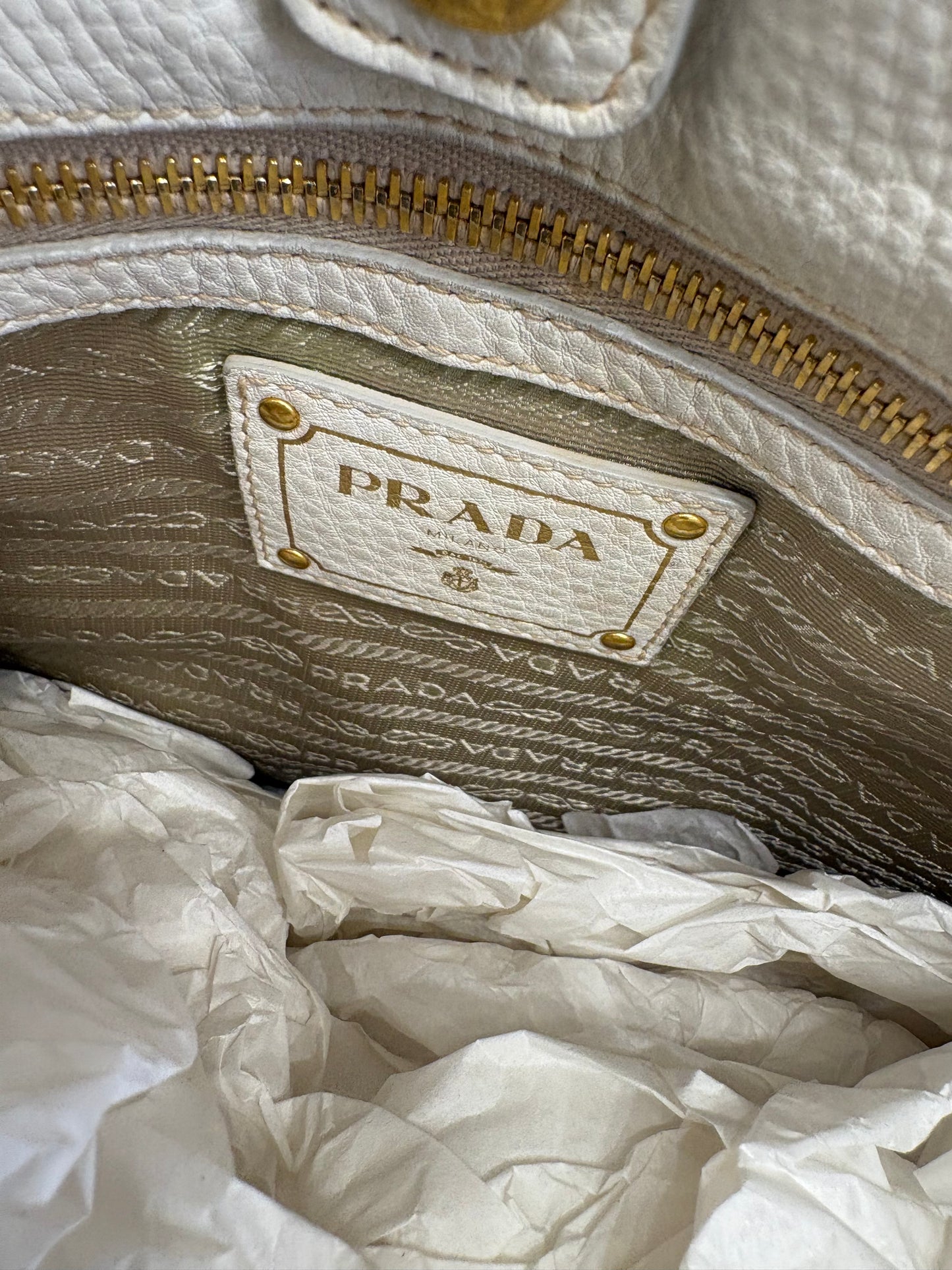 Prada shopping bag pelle martellata bianca