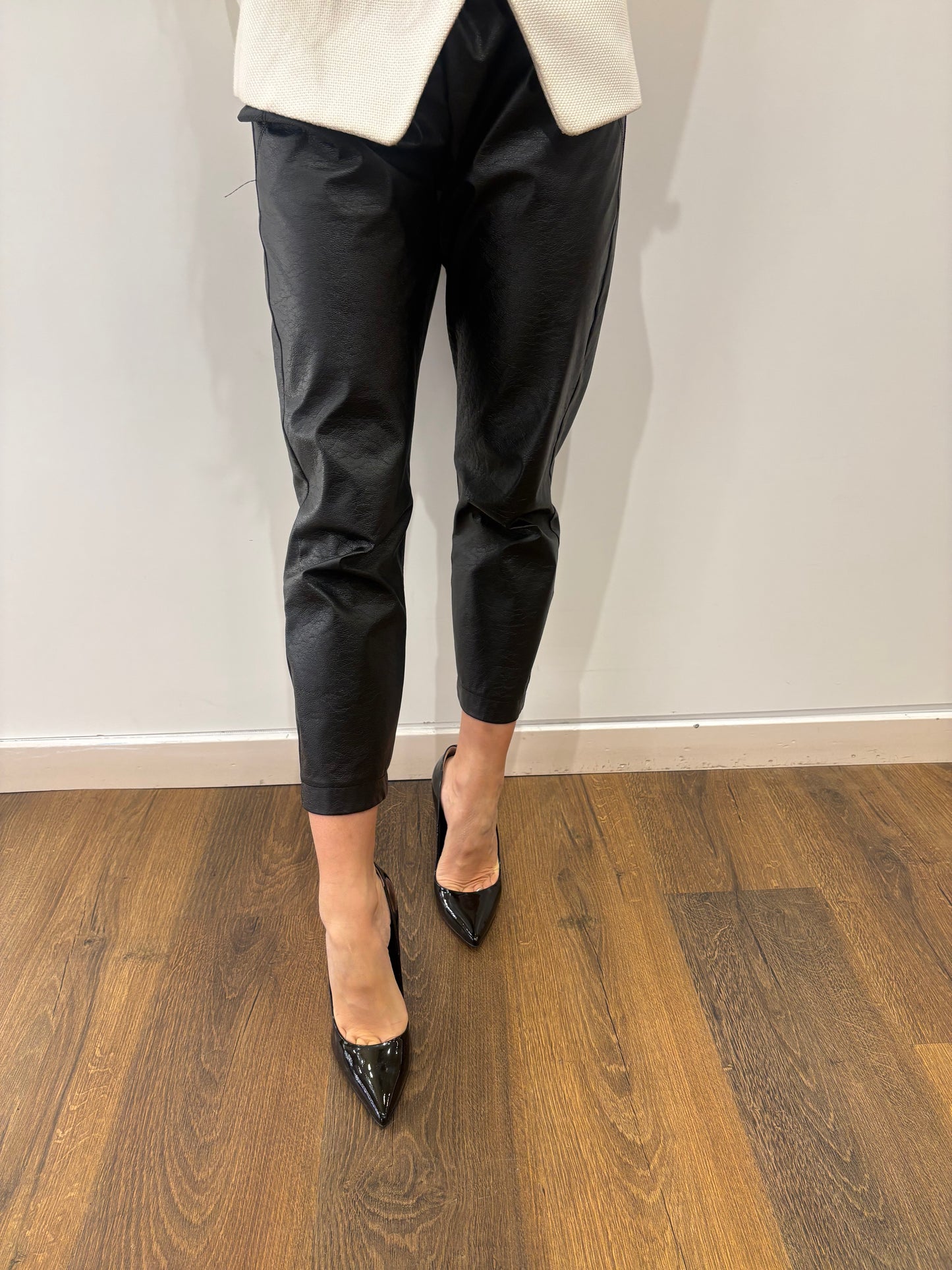 Fendi décolleté in pelle lucida nera 37. Nuove