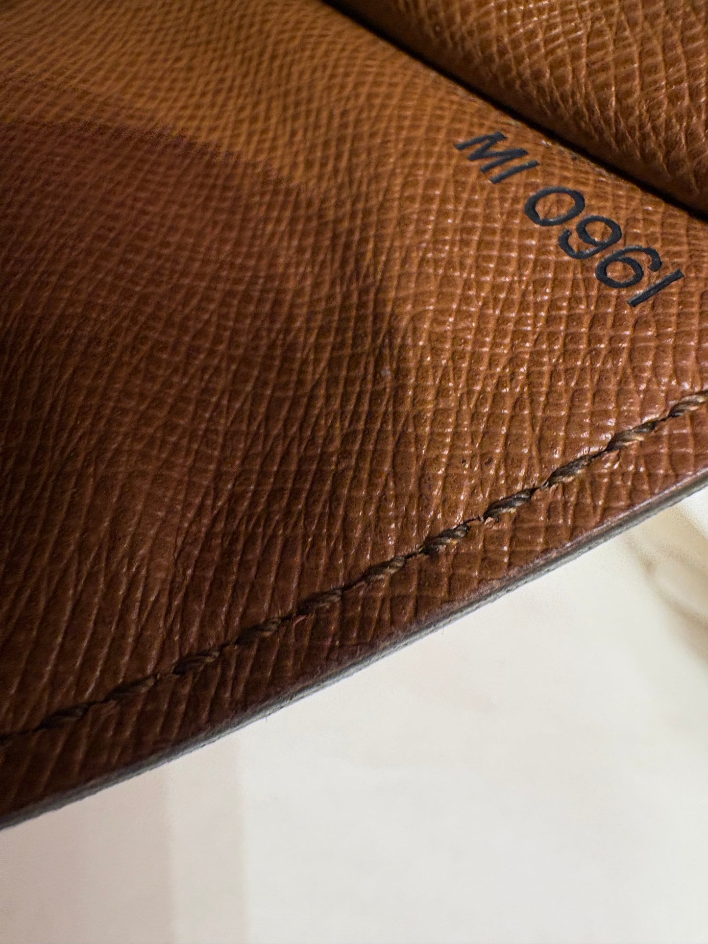 Louis Vuitton pochette Porta Envelople Clutch