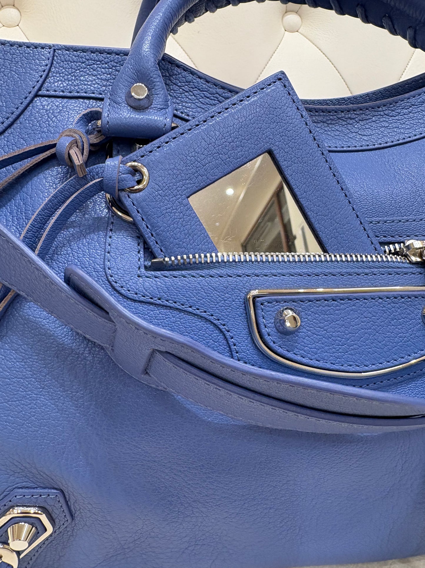 Balenciaga City in pelle azzurra