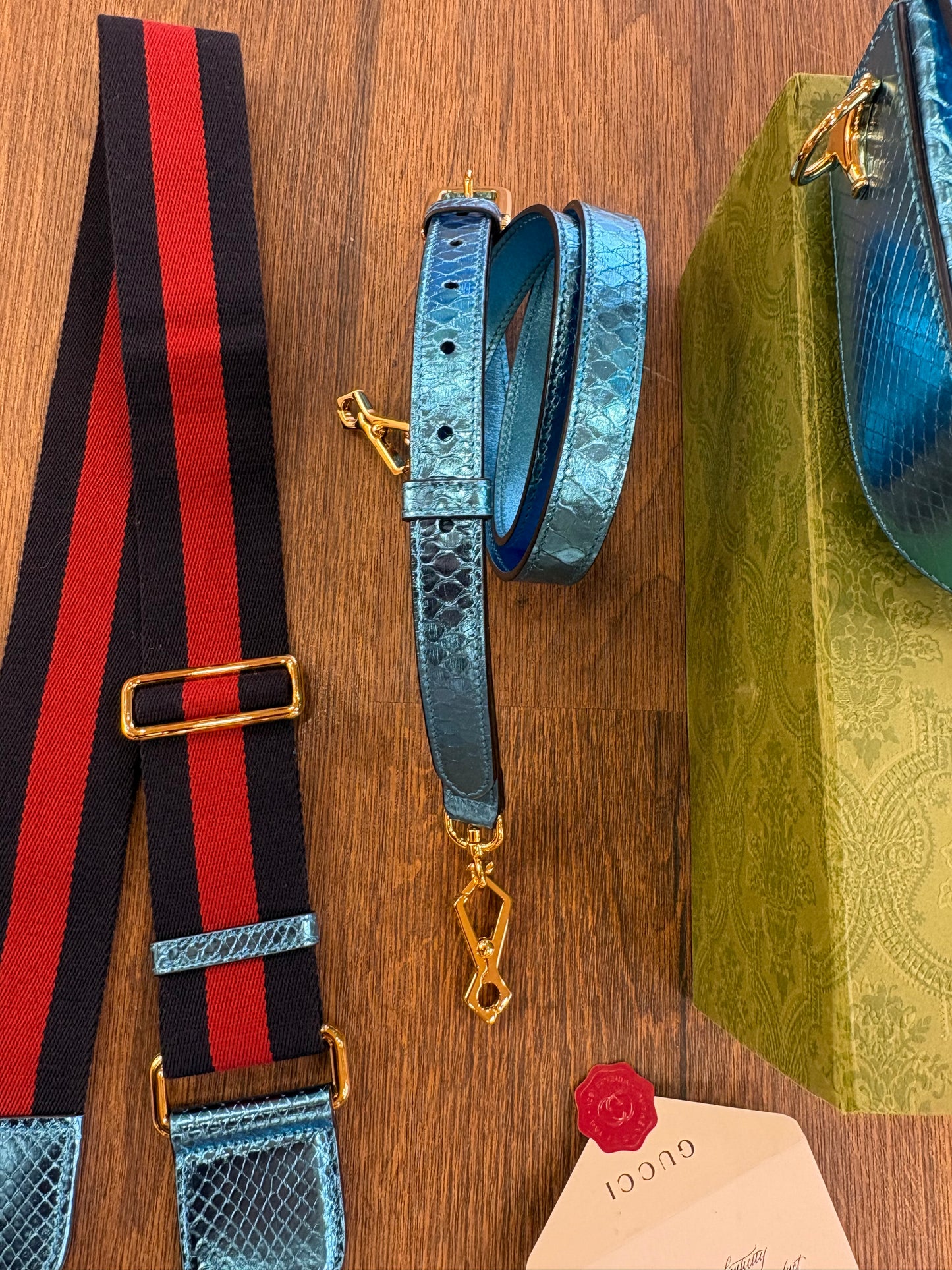 Borsa a Tracolla Gucci Horsebit 1955 Mini in Pitone Azzurro Metallizzato. Nuovo