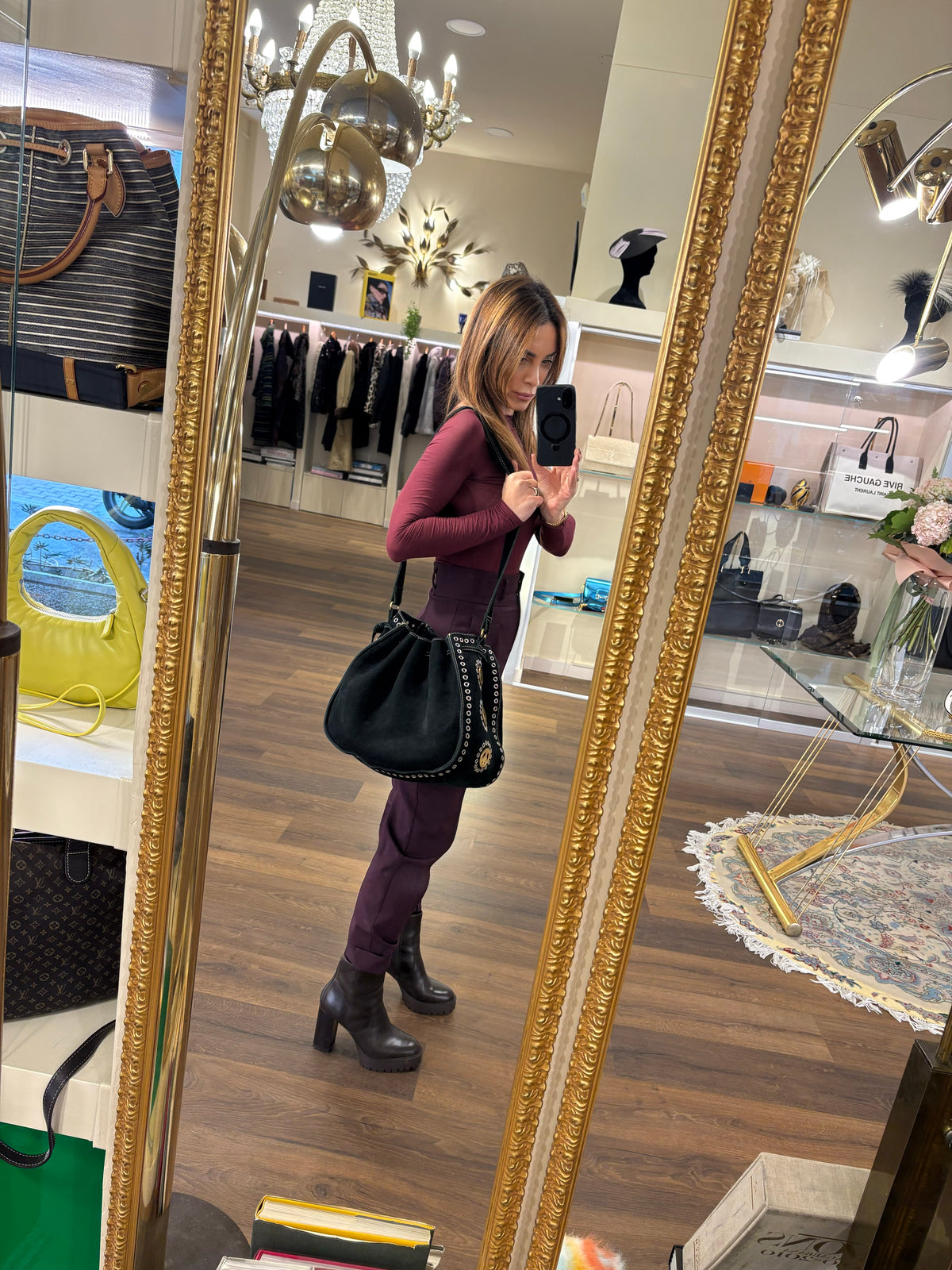 Moschino secchiello in suede nero metallo dorato . Vintage