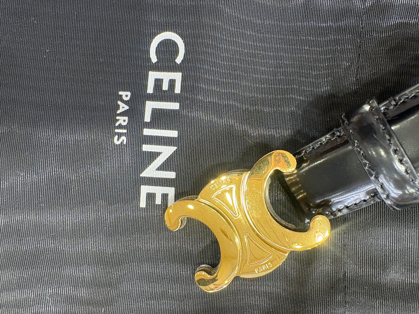 Celine Cintura Sottile in Pelle Verniciata Nera con Fibbia Oro