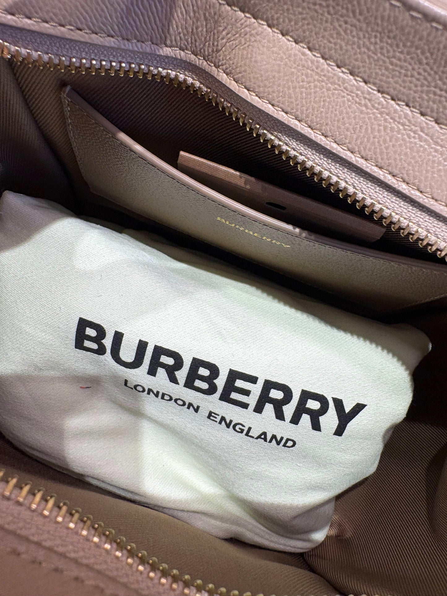 Burberry Borsa a Mano  Mini Banwell Tote in Pelle Martellata Beige -Tortora