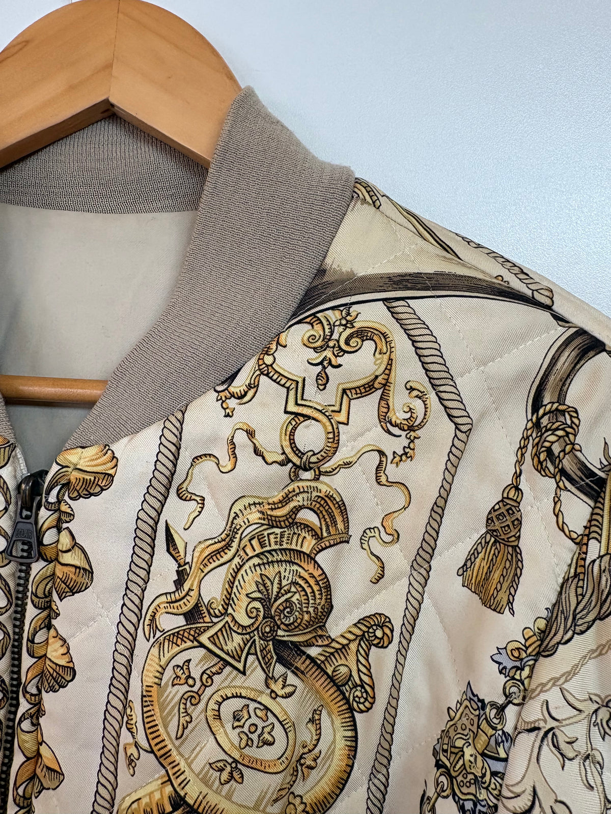 Hermès Bomber Reversibile  "Poste et Cavalerie" dell’illustratore Joachim Metz . Anno1989