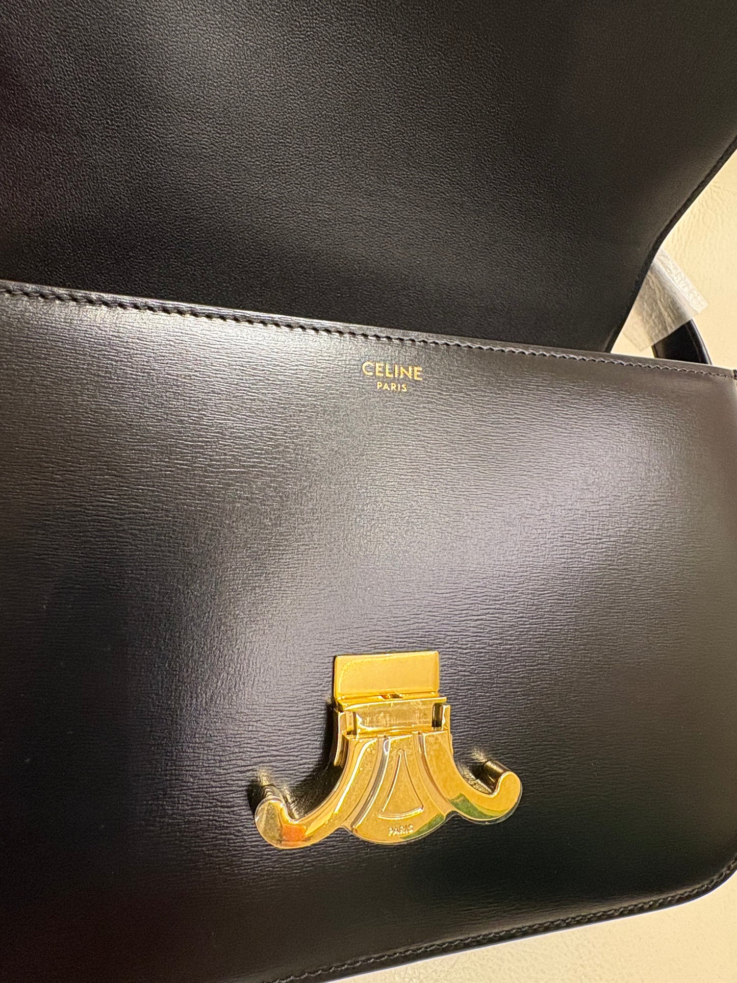 CELINE 
BORSA TRIOMPHE CLASSIQUE IN PELLE DI VITELLO LUCIDA