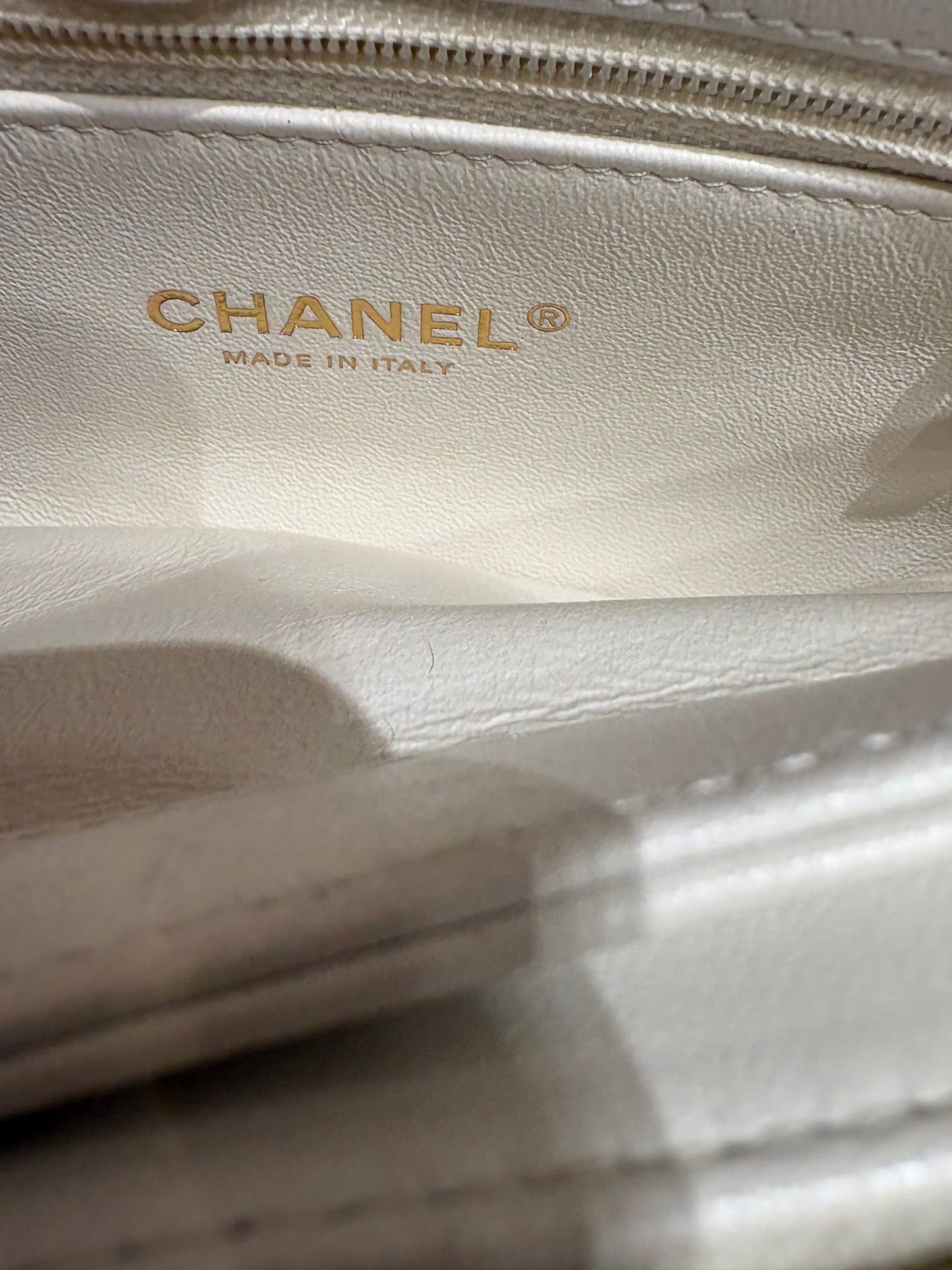 Chanel Triple Compartment in pelle bianca