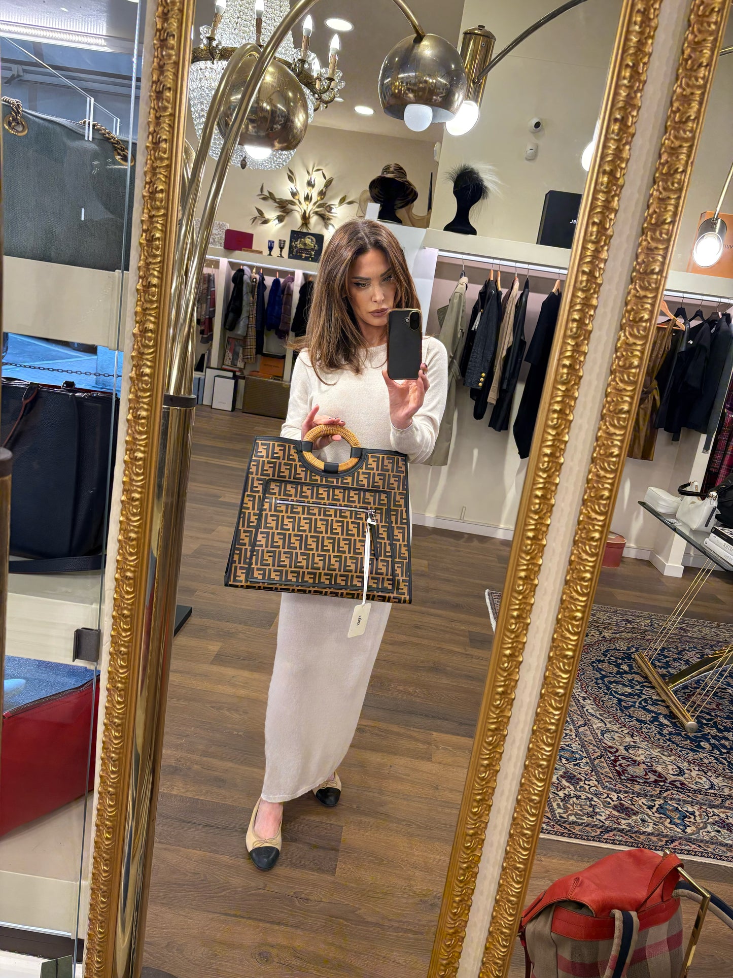 Fendi Runaway Shopper Grande in Pelle manici in rattan . Nuovo