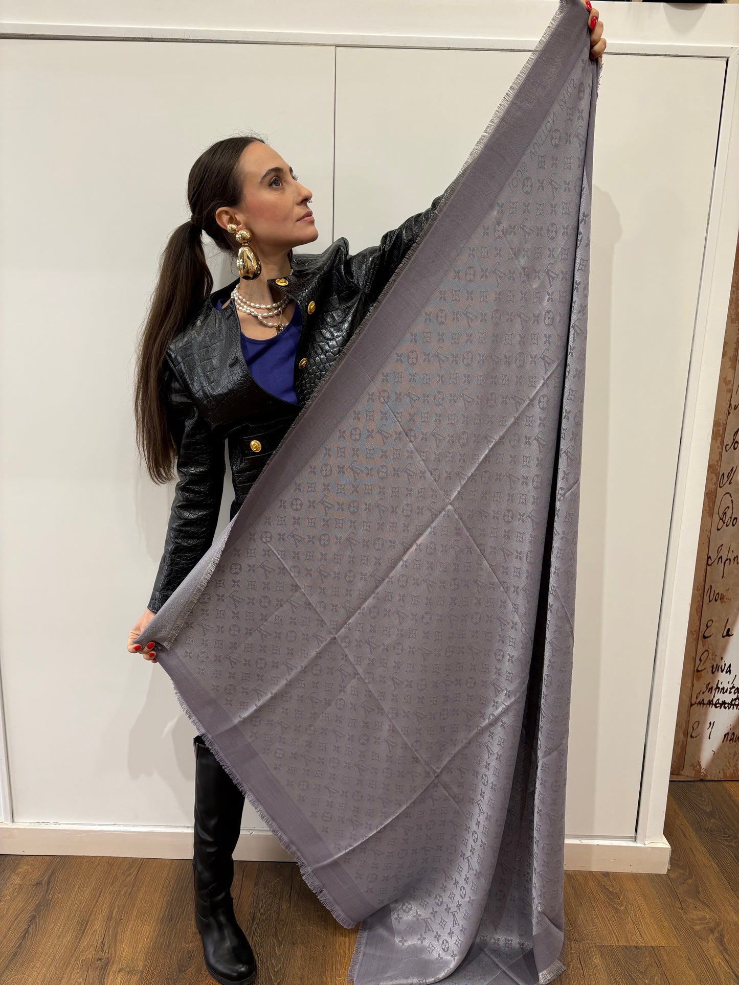 Louis Vuitton scialle monogram shine