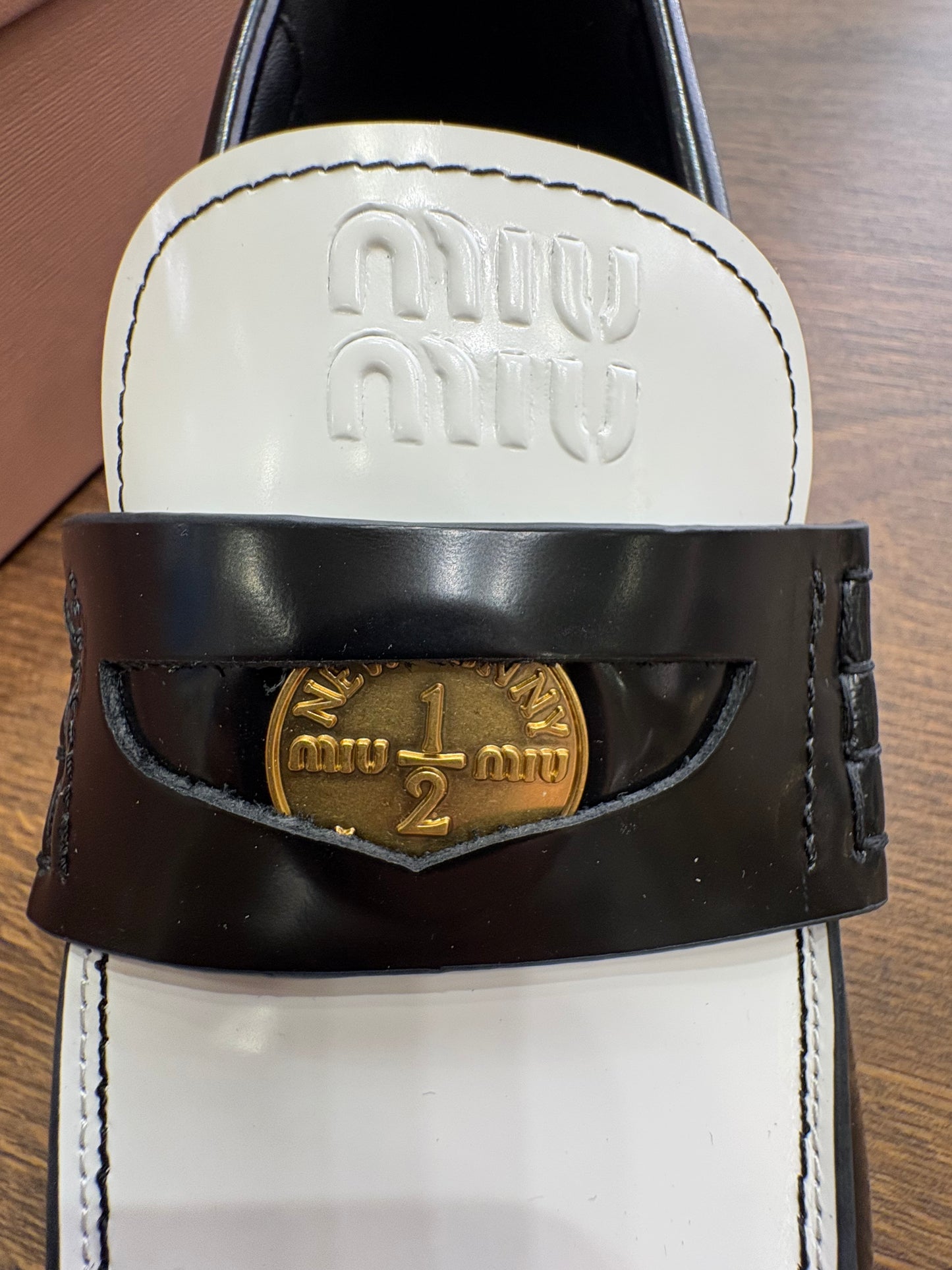 Miu Miu Mocassini Penny  in Pelle Spazzolata Bicolore Bianco e Nero N.37 (Nuovi con Box)