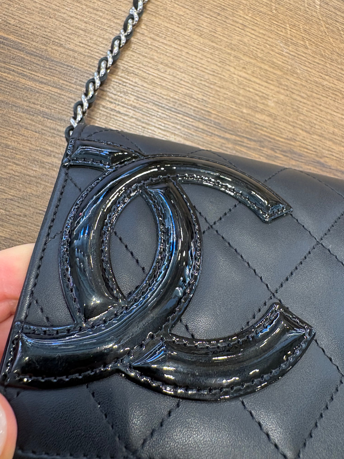 Chanel  Wallet on Chain (WOC) Cambon in Pelle di Vitello Trapuntata Nera Metallo Argento