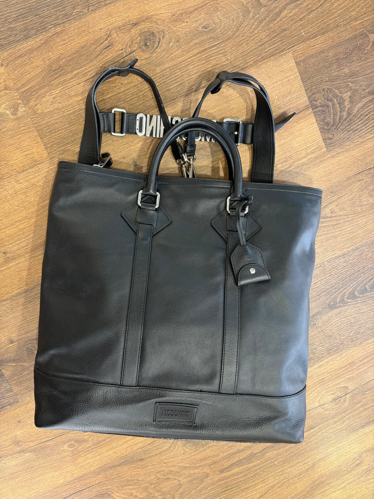 Moschino Maxi Borsa / Zaino Convertibile in Pelle Martellata con Lettering Logo