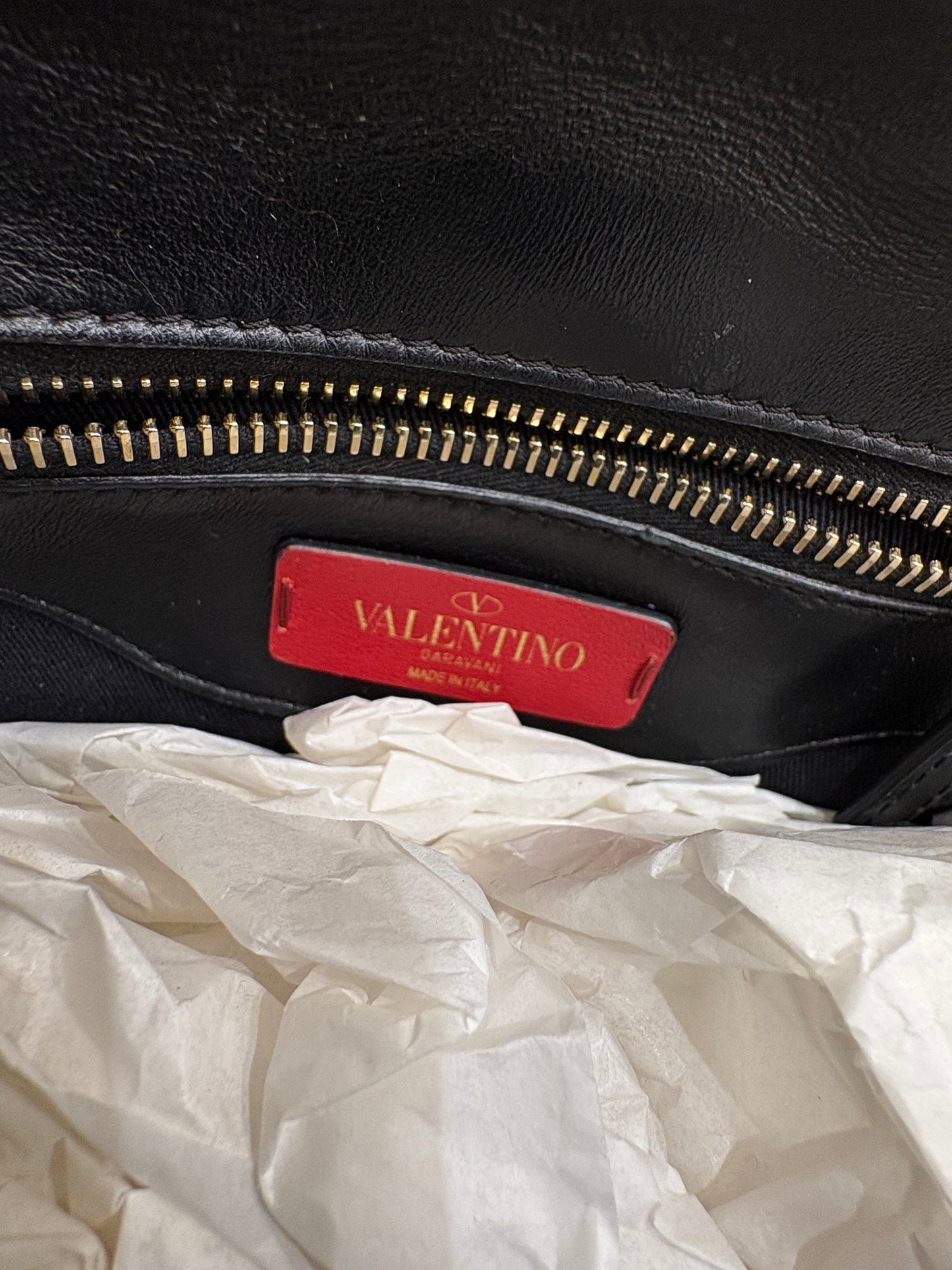 Valentino Garavani Candy Stud in pelle nera con logo VLTN
