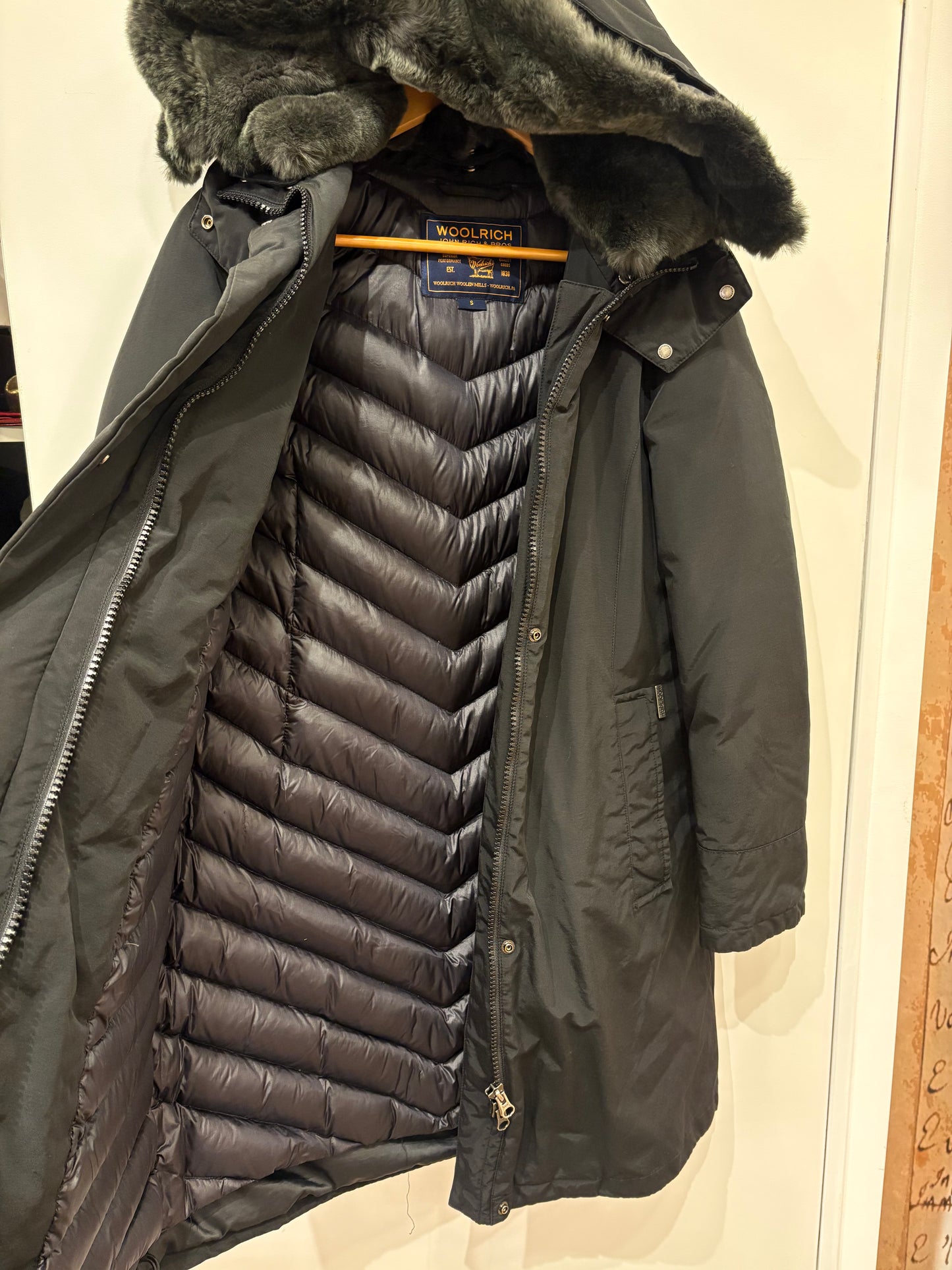 Woolrich parka Bow Bridge nero in tessuto Ramar e pelliccia vera tg44
