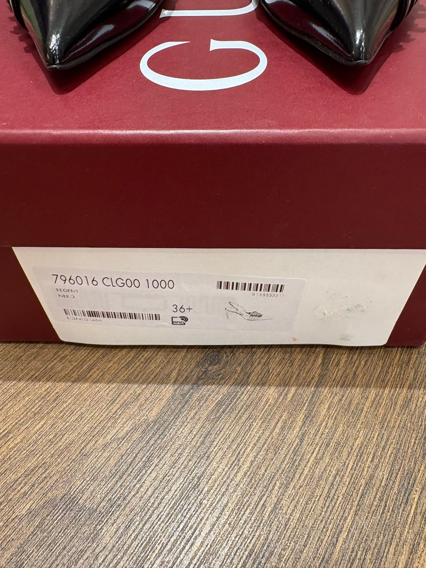 Gucci Décolleté Slingback Gucci Seraphine in Vernice con Fibbie. Nuovo