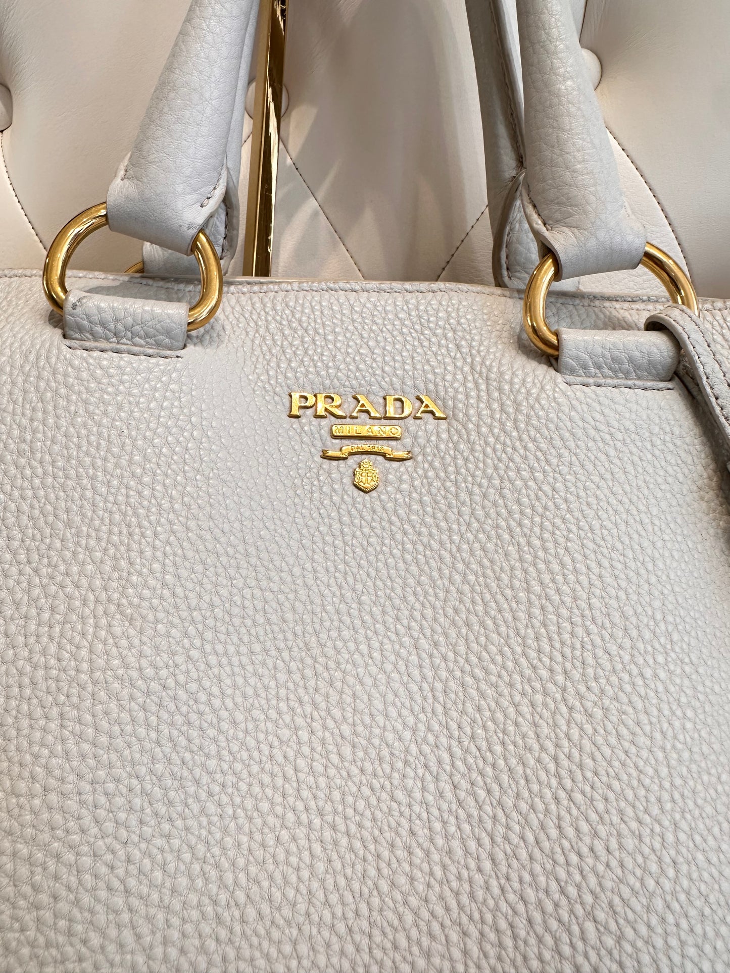 Prada shopping bag pelle martellata bianca