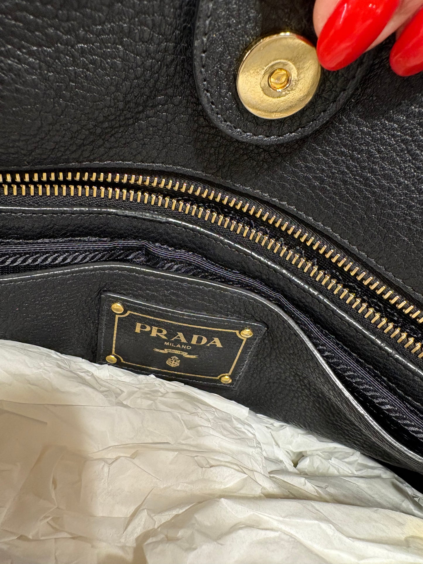Prada borsa tote in pelle nera martellata