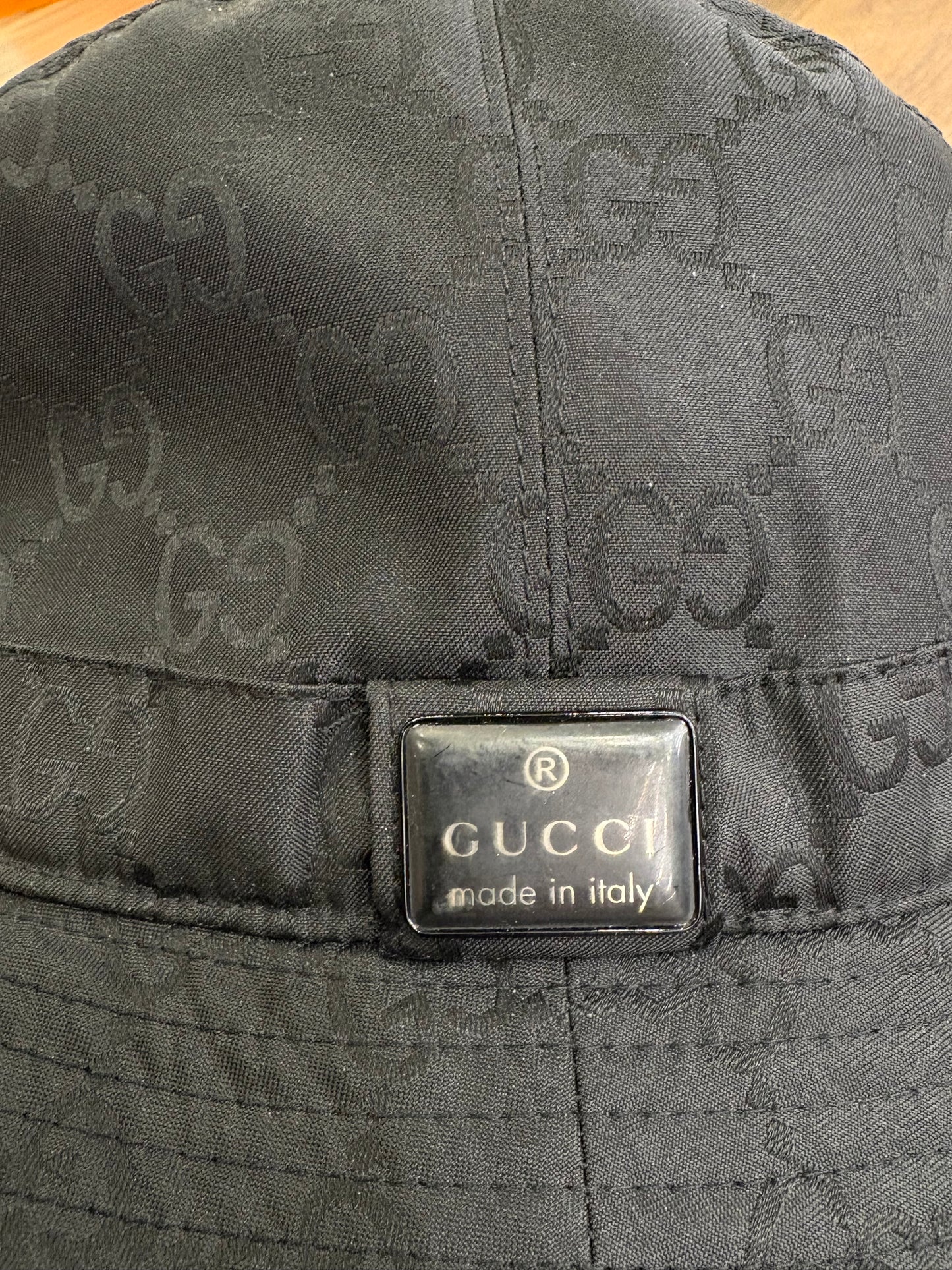 Gucci cappello pescatore in tela GG nera con logo jacquard tono su tono