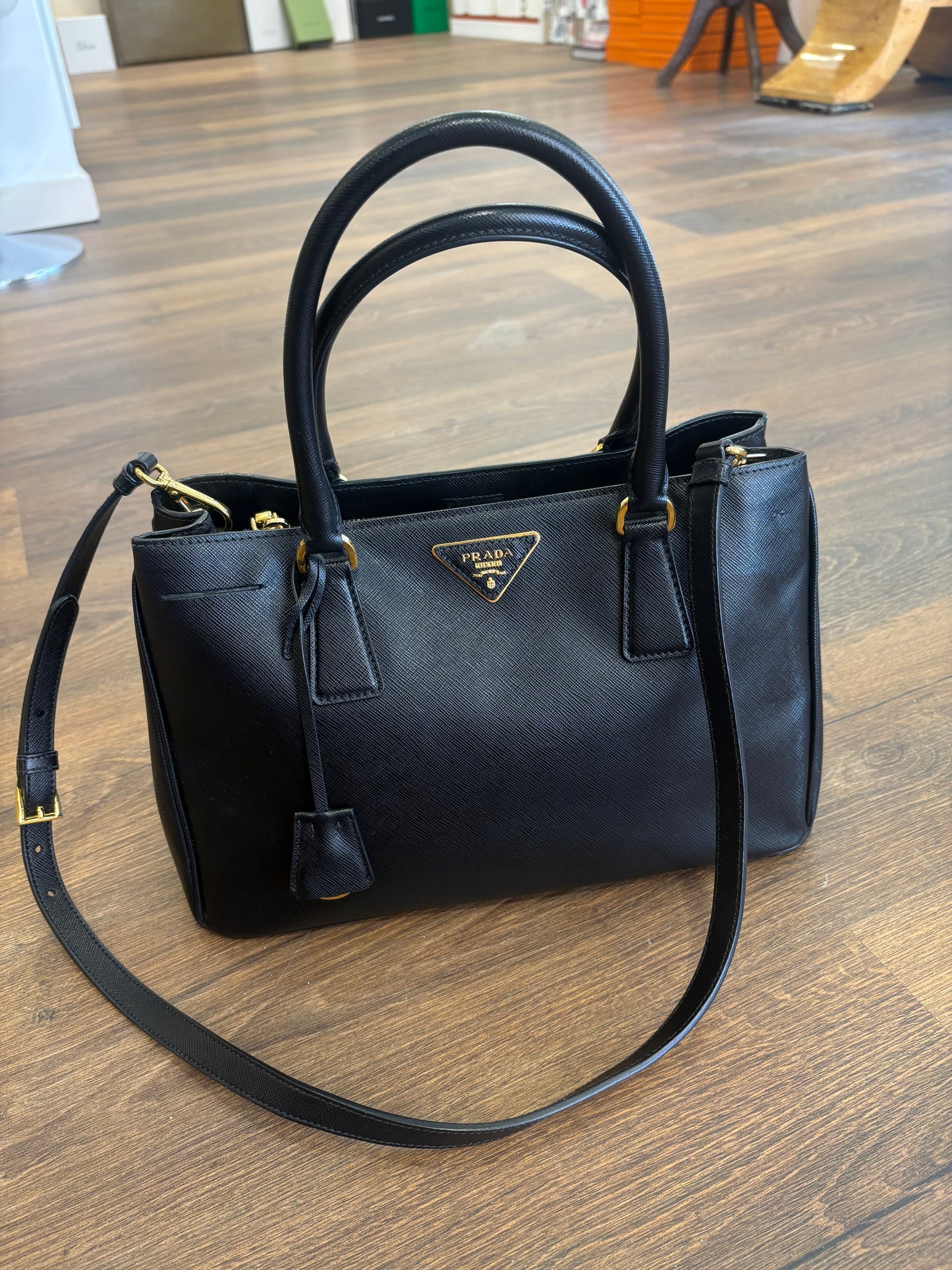Prada Galleria Medium in Pelle Saffiano Nero