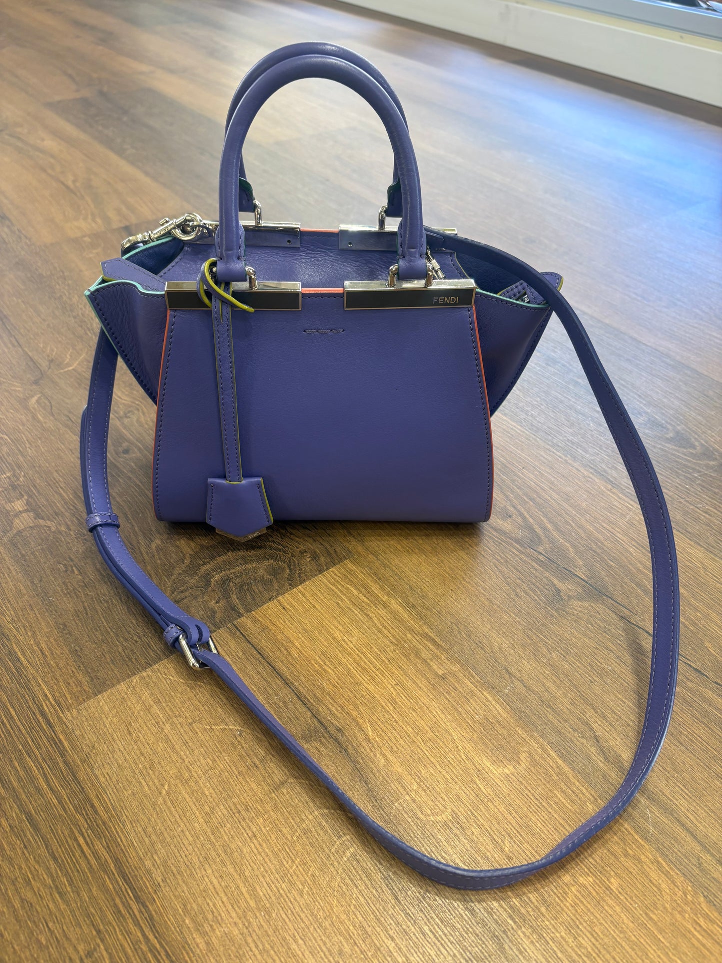 Borsa a Mano Fendi 3Jours Mini in Pelle di Vitello Viola Iris. Nuovo