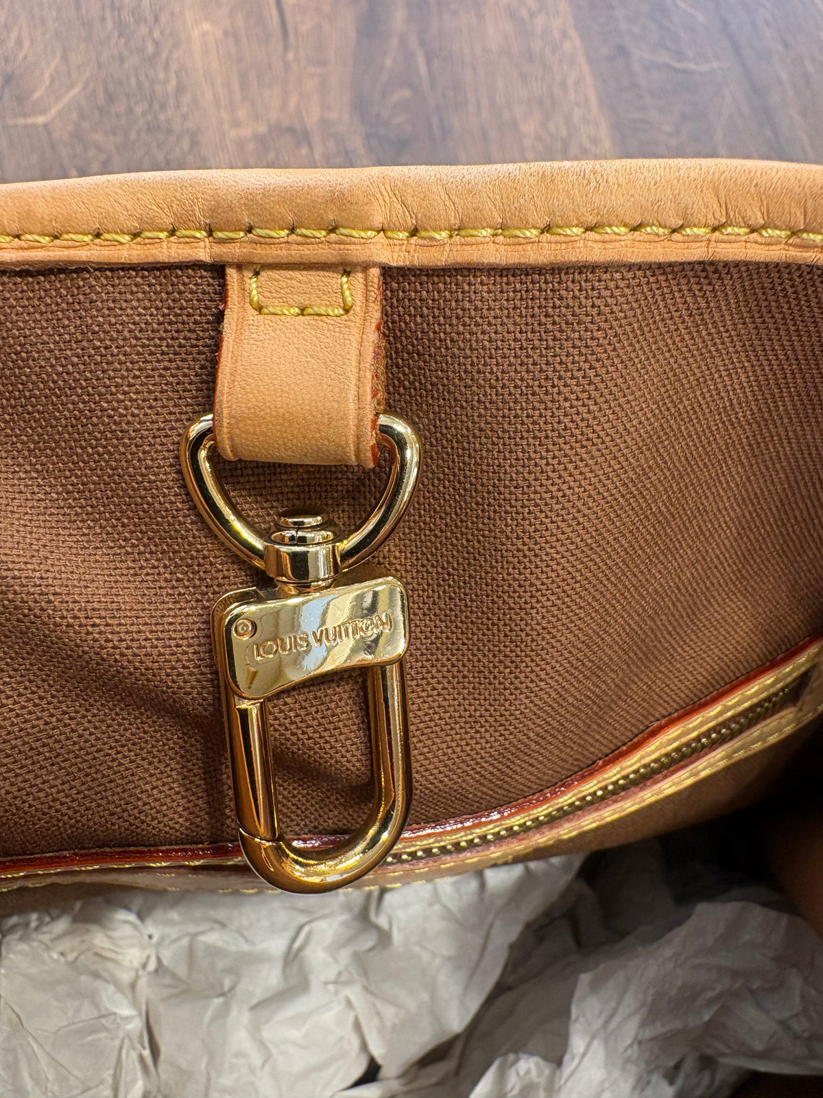 Louis Vuitton Batignolles Vertical in Tela Monogram e pelle