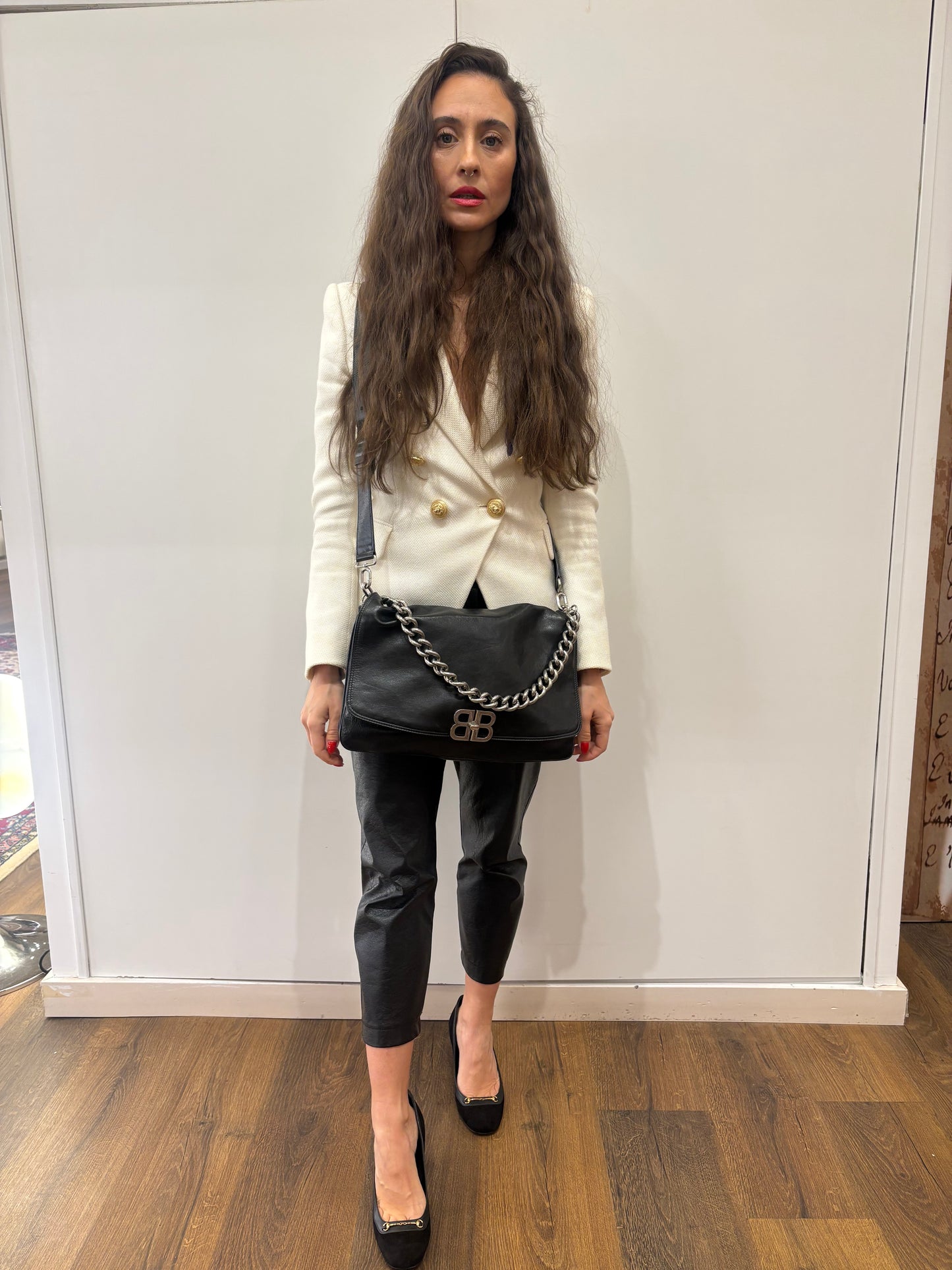 Balenciaga  BB Soft Grande in pelle di vitello nera