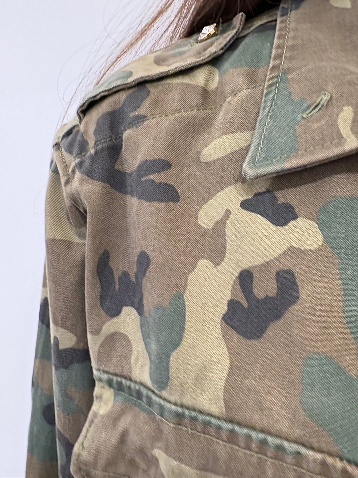 Galliano abito camouflage e seta recycling