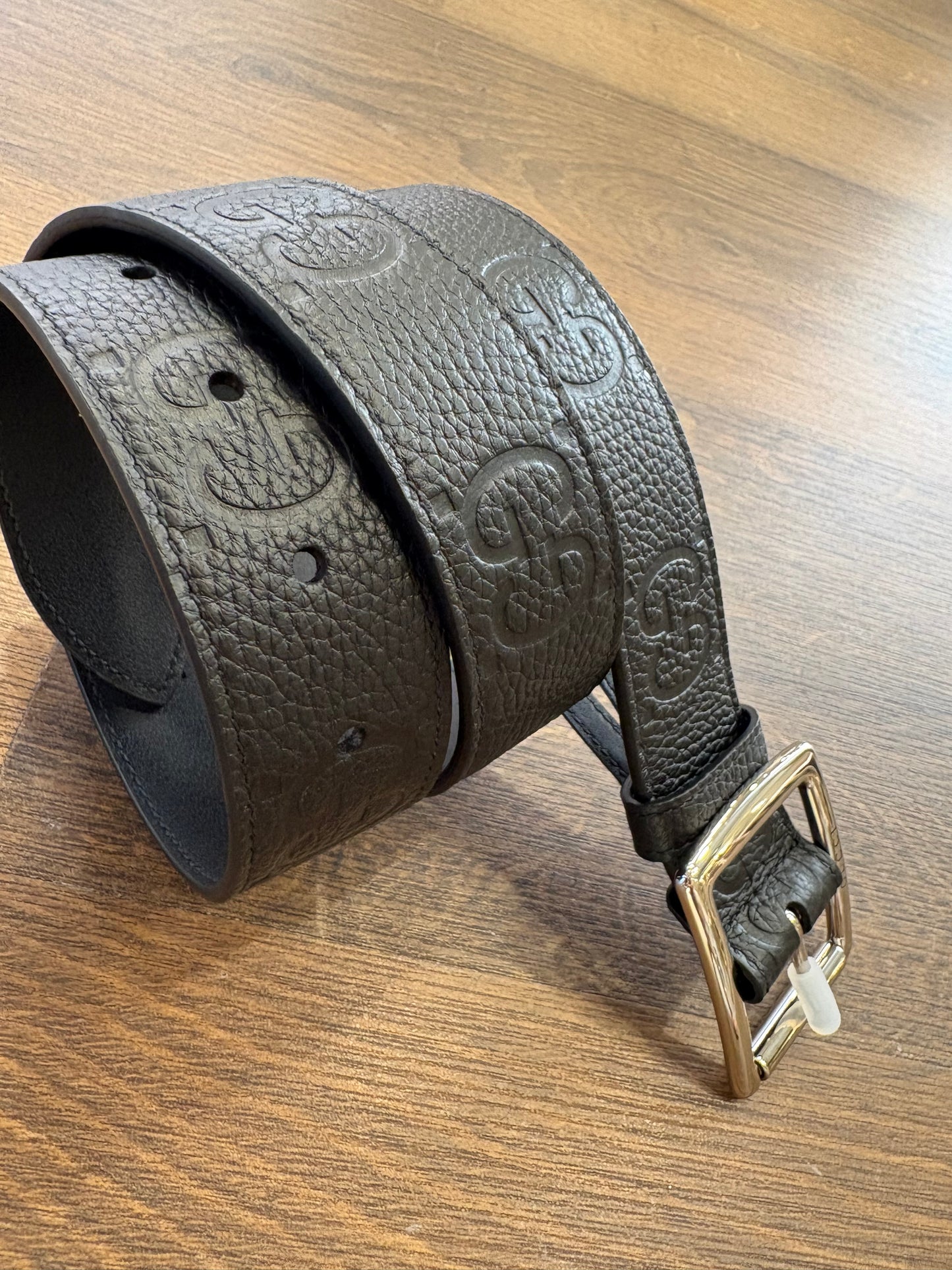 Gucci Cintura da uomo ( anche unisex )con motivo GG in rilievo e fibbia squadrata mis. 80. Nuovo