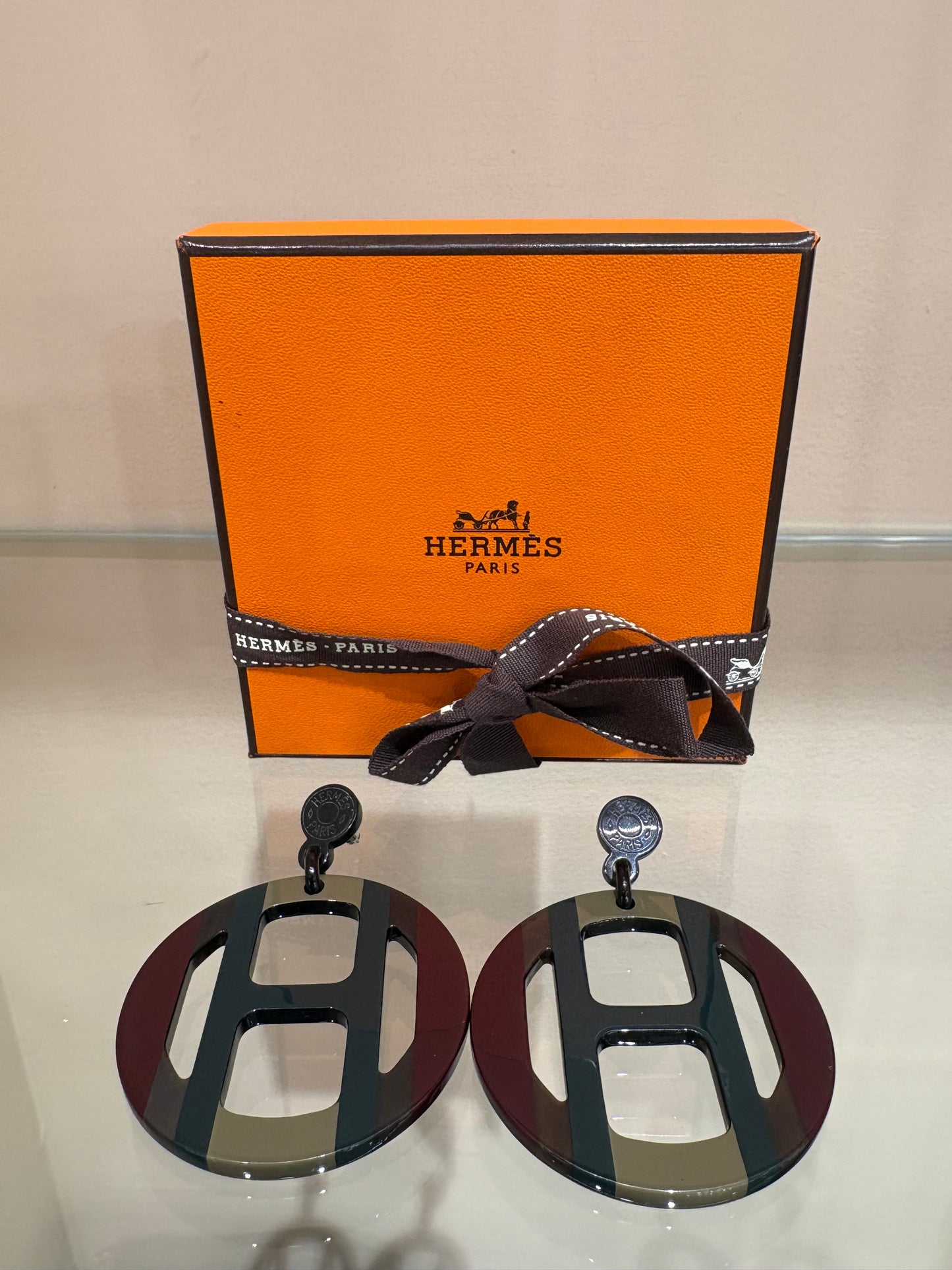 Hermès orecchini H Équipe pendente corno di bufalo e legno